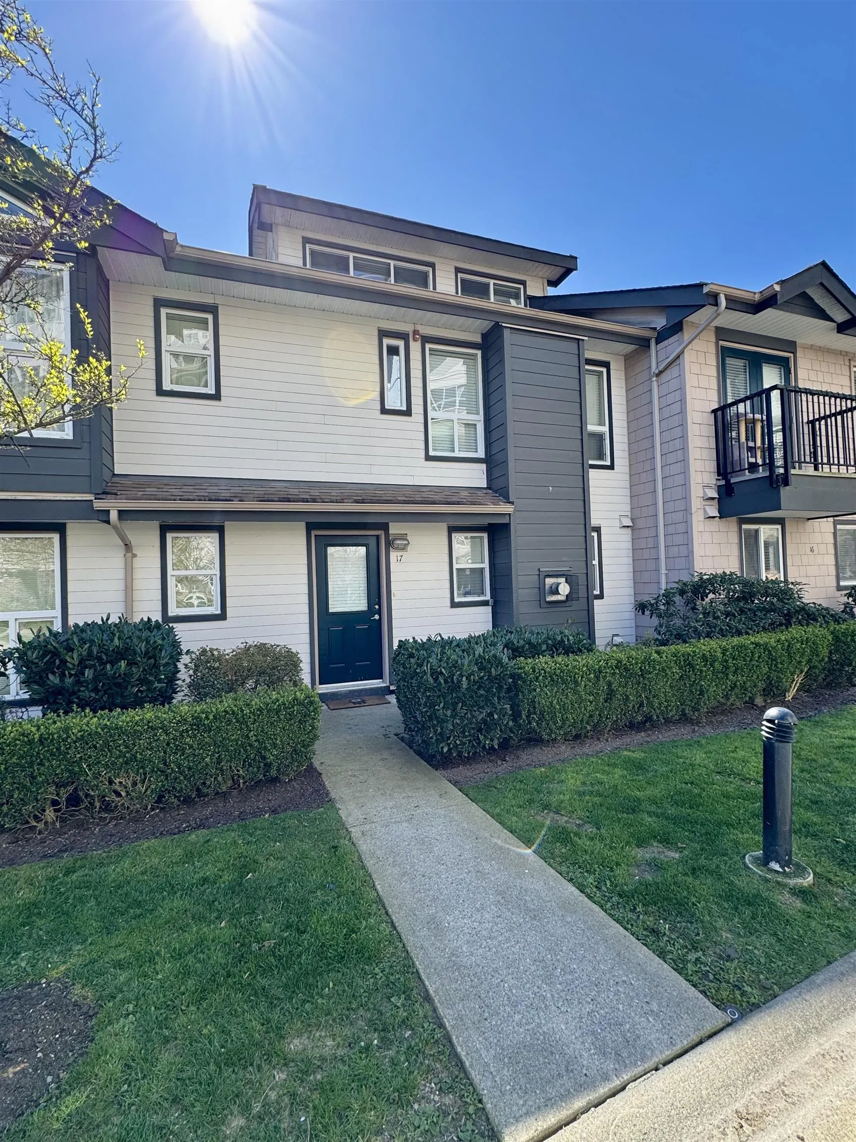 17 1204 Main Street
