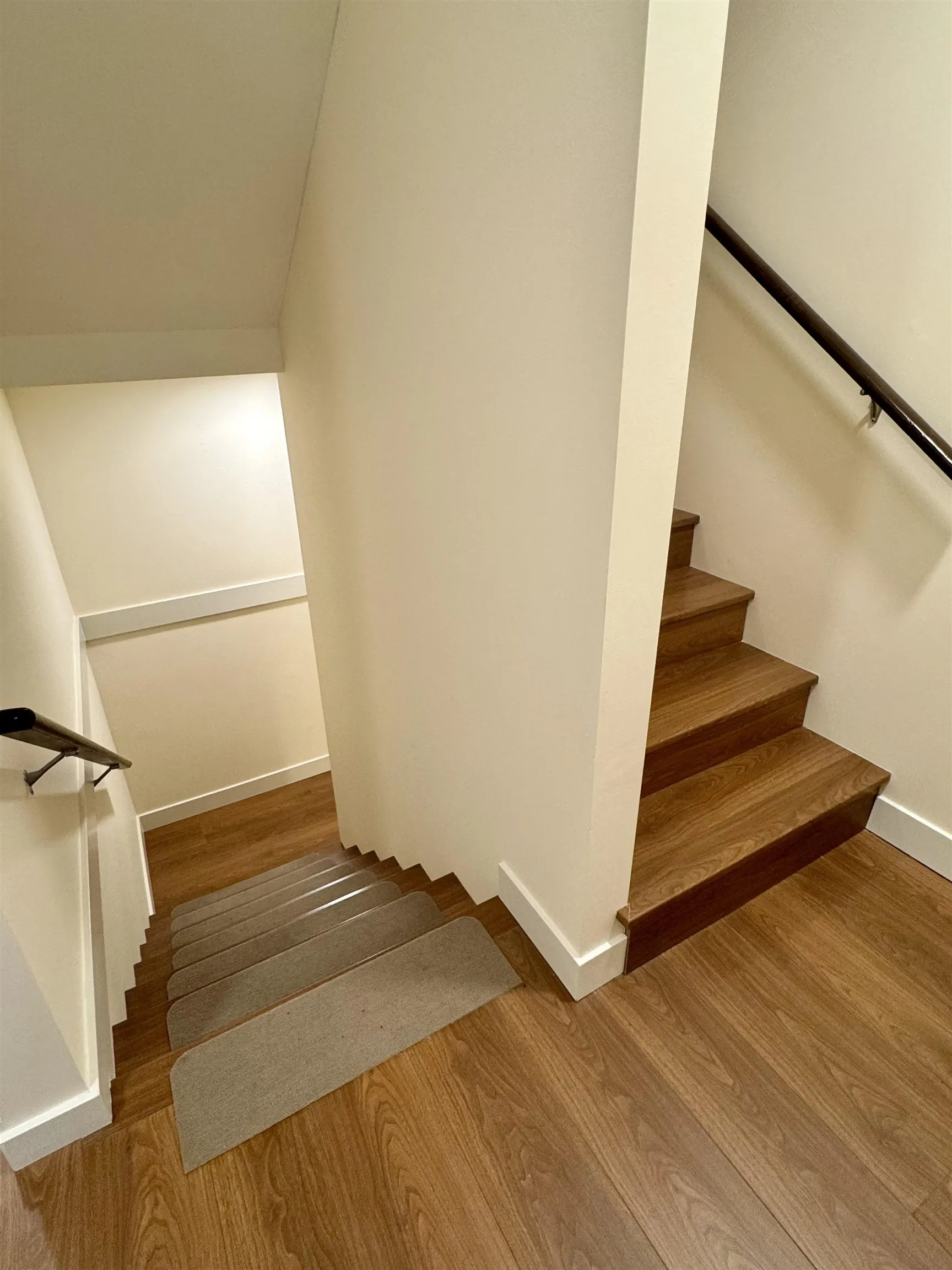 17 1204 Main Street