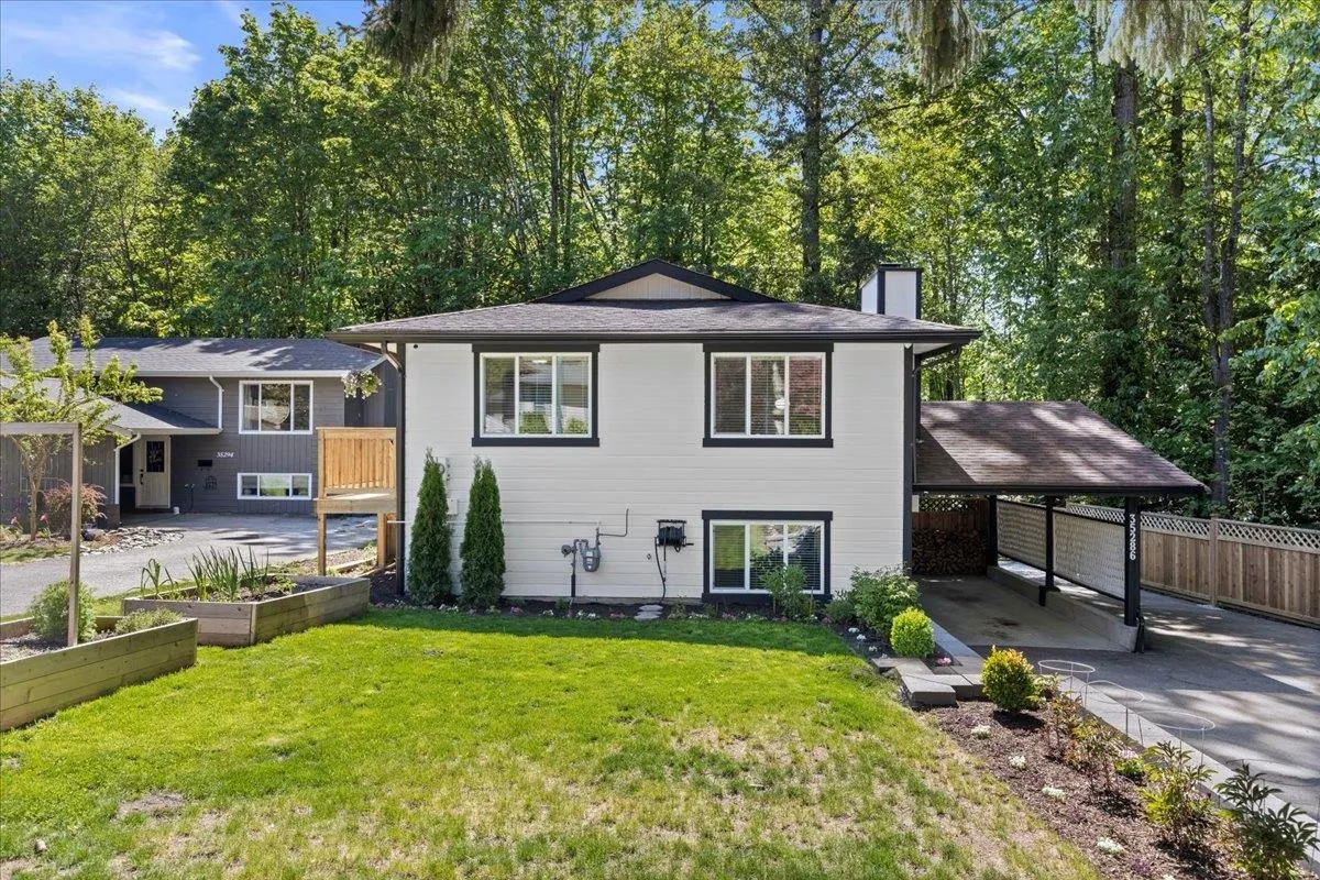 35286 Selkirk Avenue