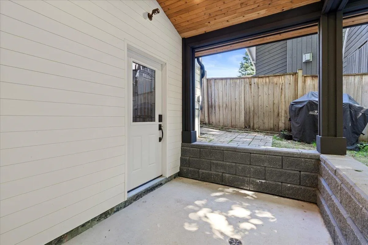35286 Selkirk Avenue