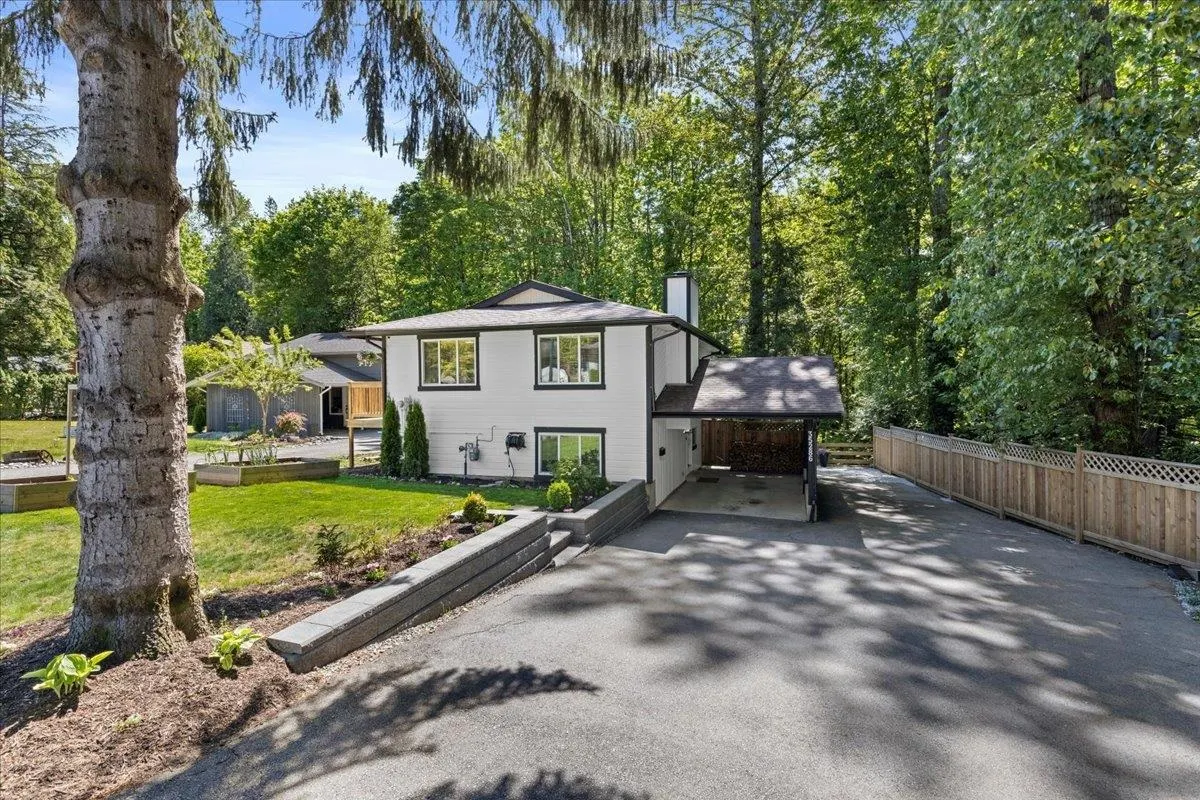 35286 Selkirk Avenue