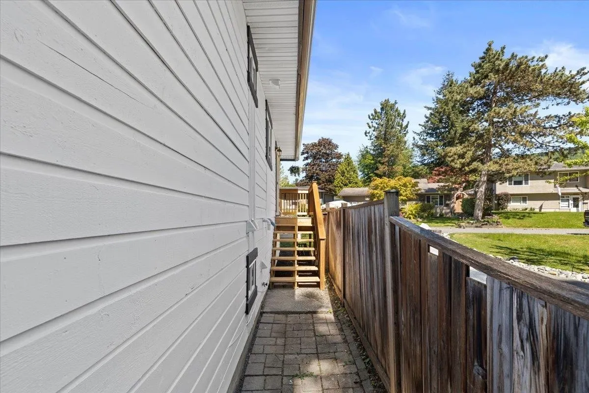 35286 Selkirk Avenue