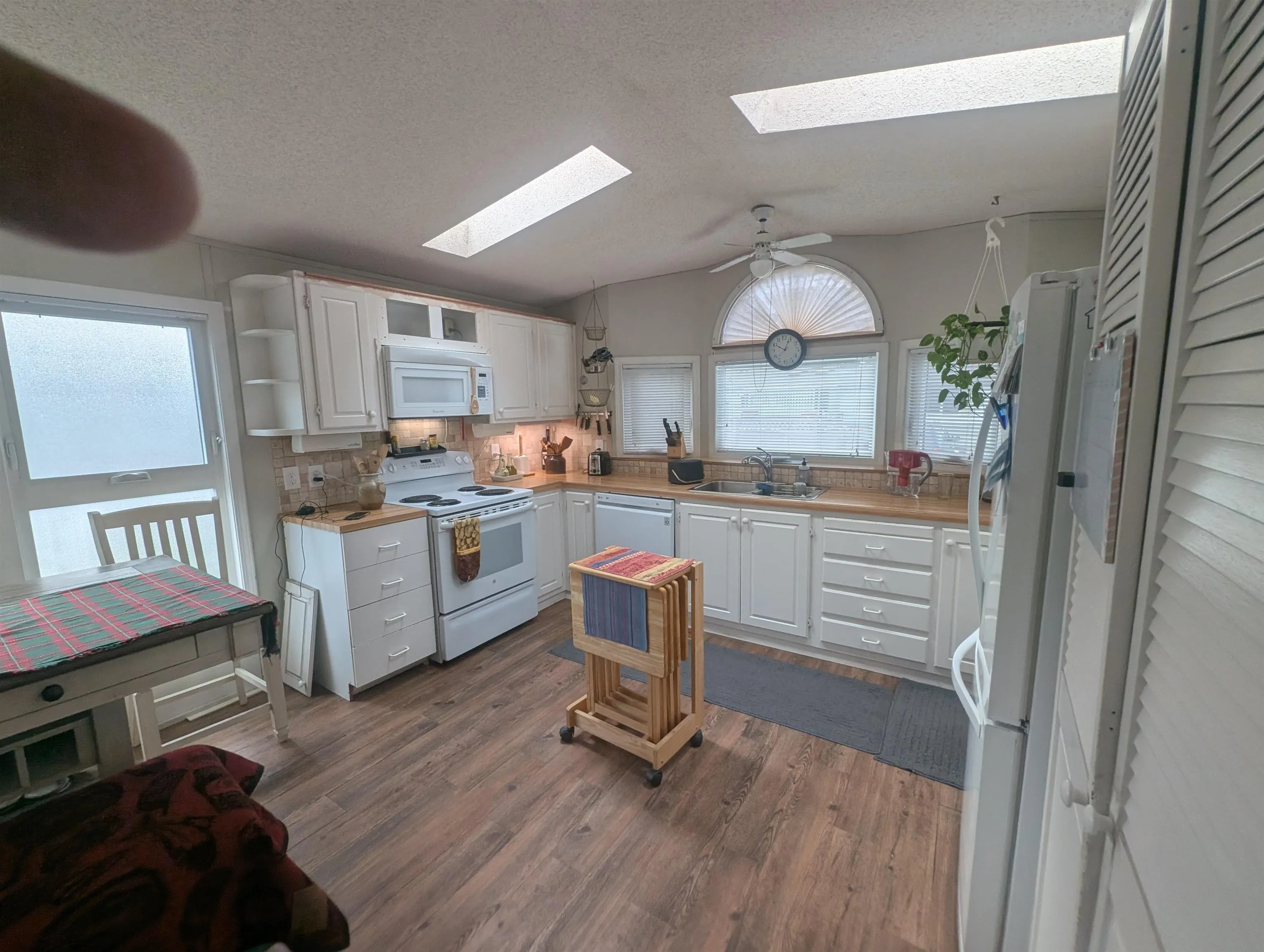 22 44565 Monte Vista Drive