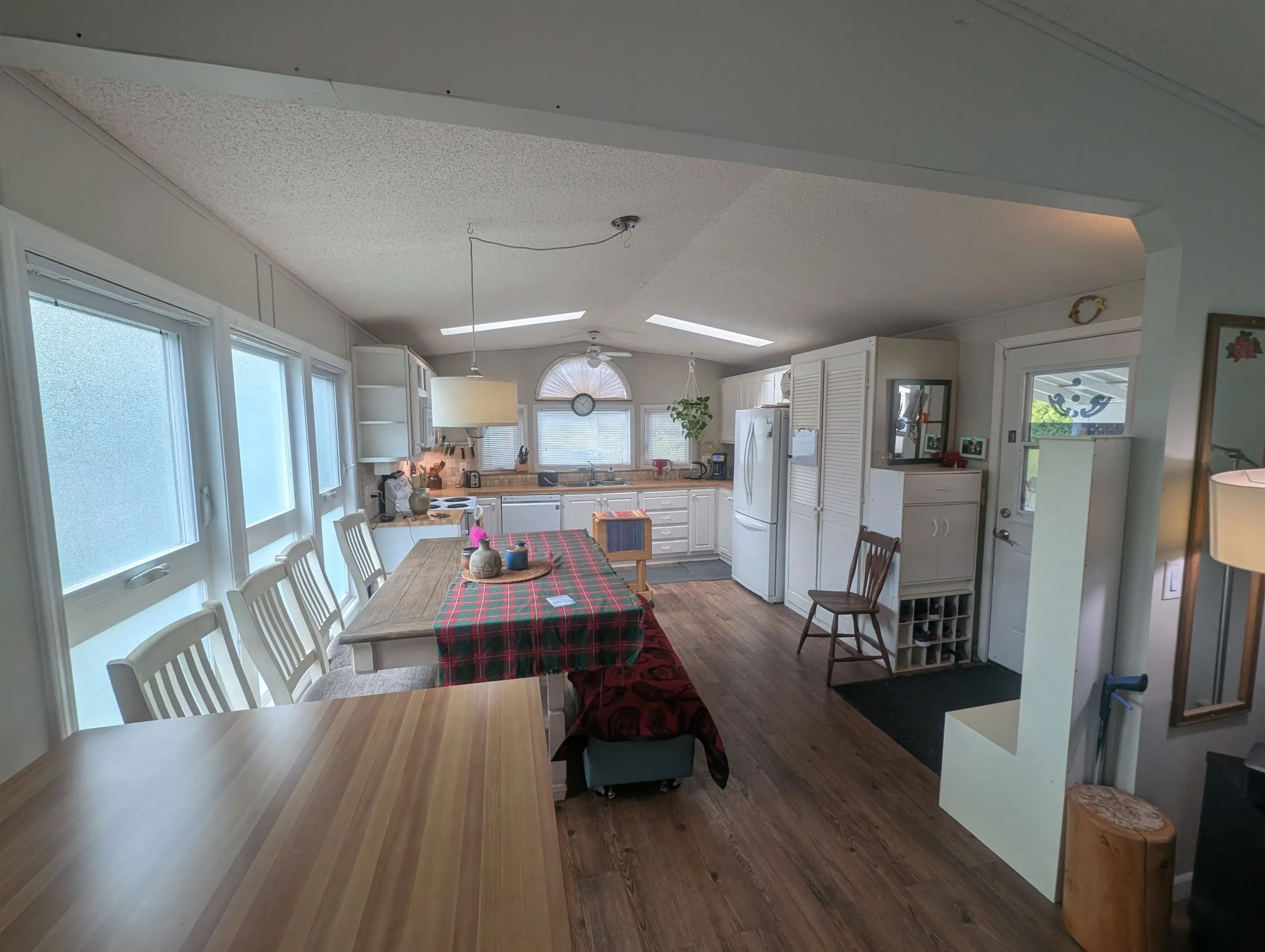 22 44565 Monte Vista Drive