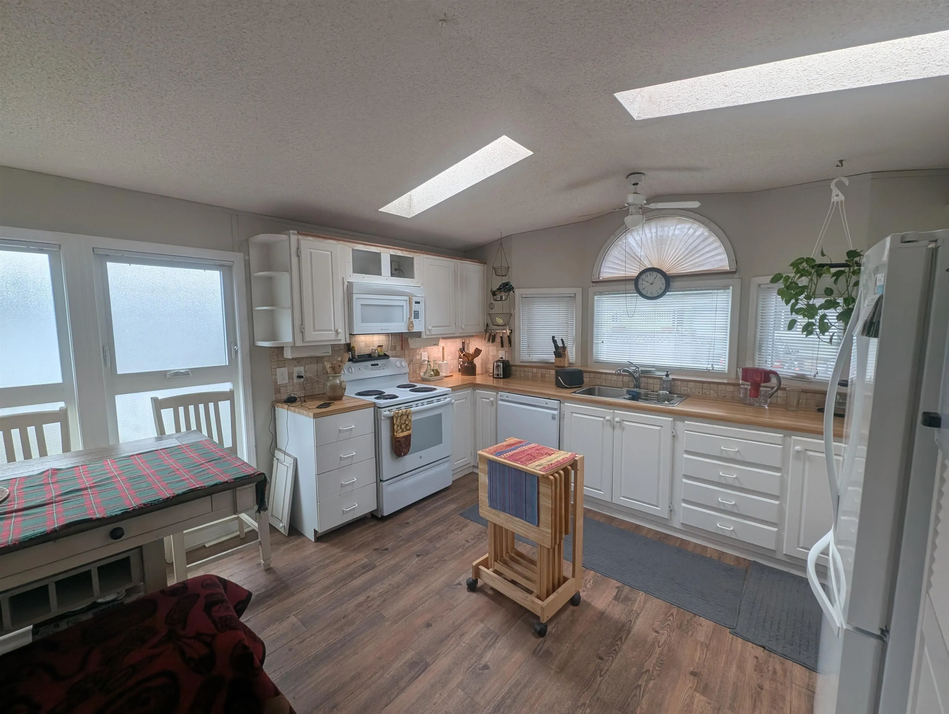 22 44565 Monte Vista Drive