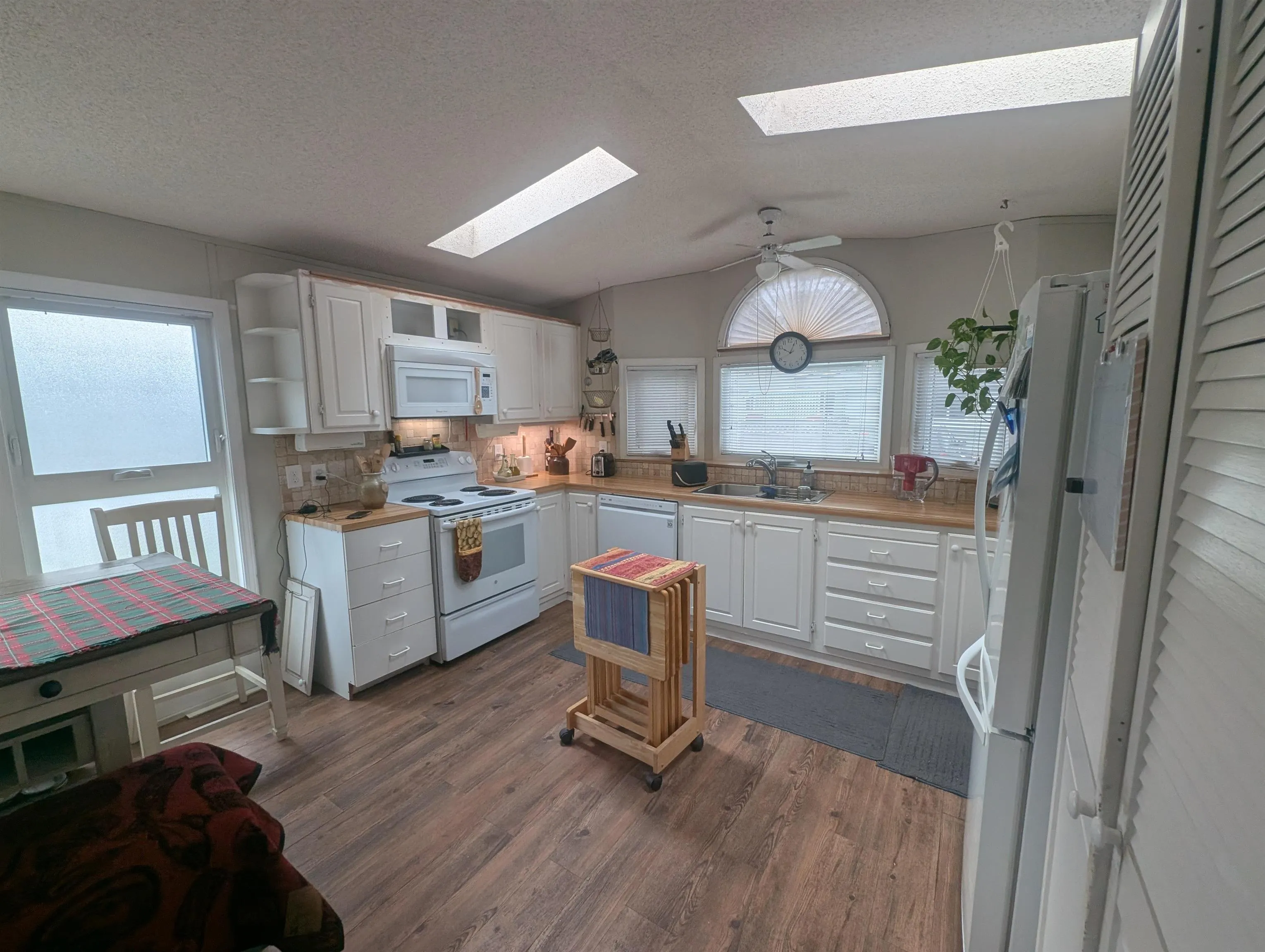 22 44565 Monte Vista Drive