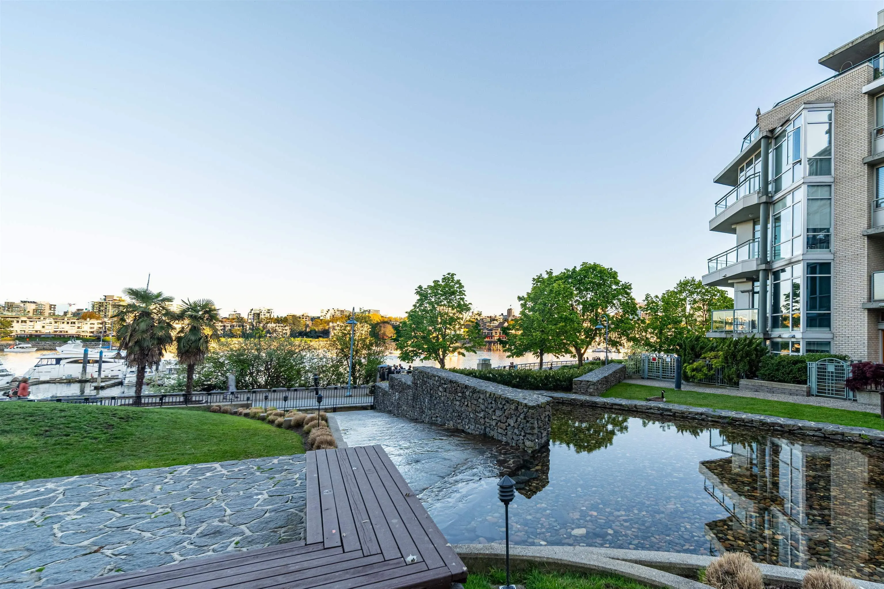 906 1288 Marinaside Crescent