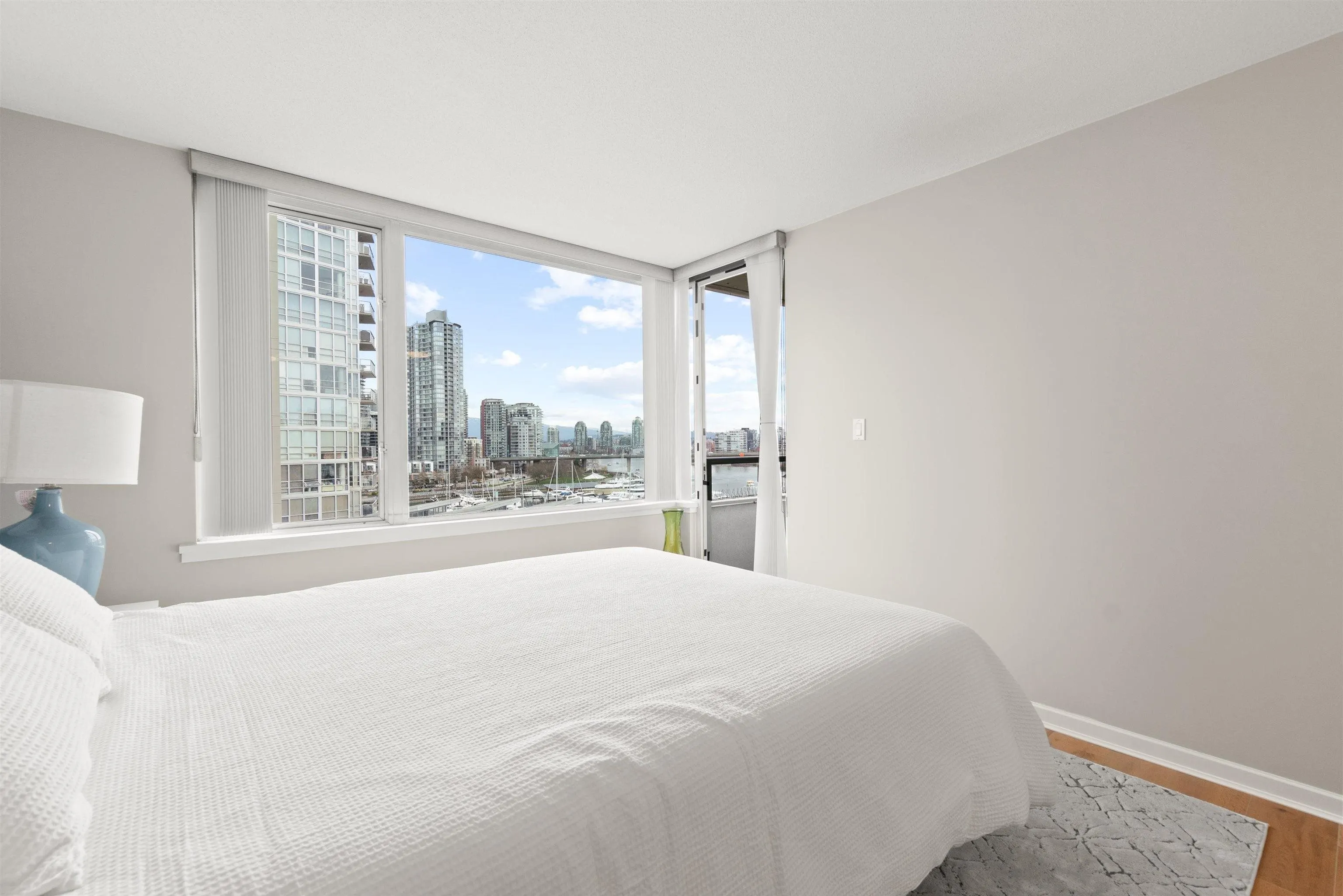 906 1288 Marinaside Crescent