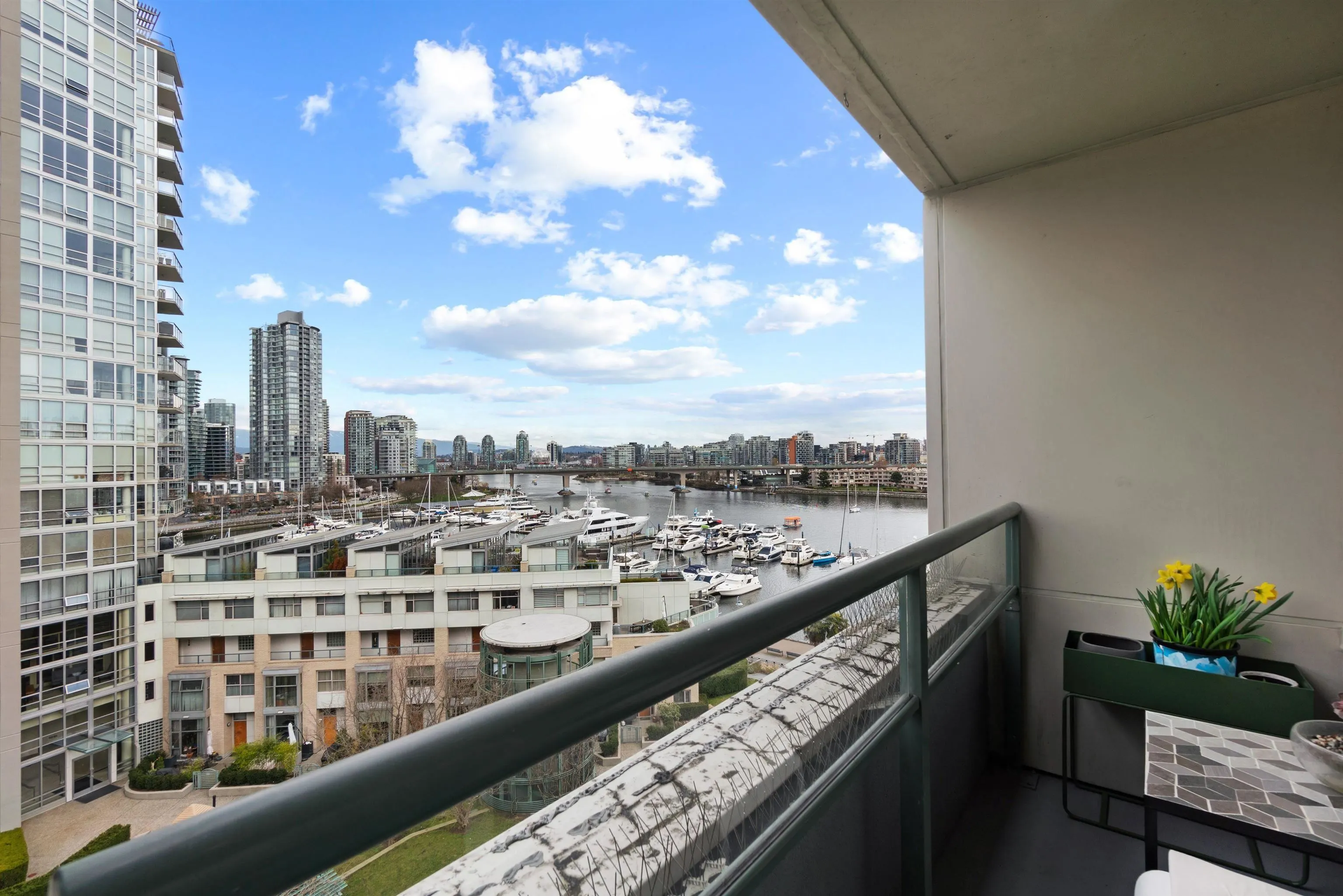 906 1288 Marinaside Crescent