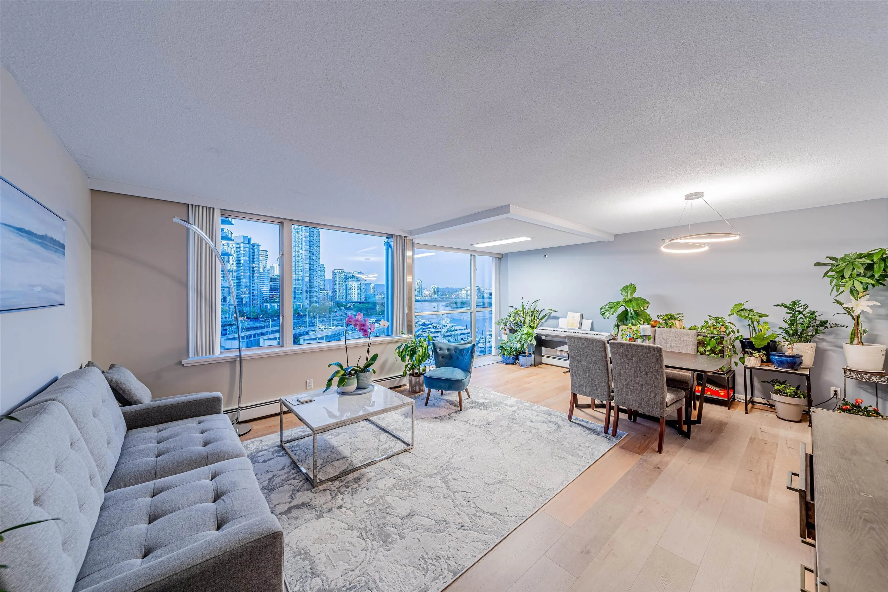 906 1288 Marinaside Crescent