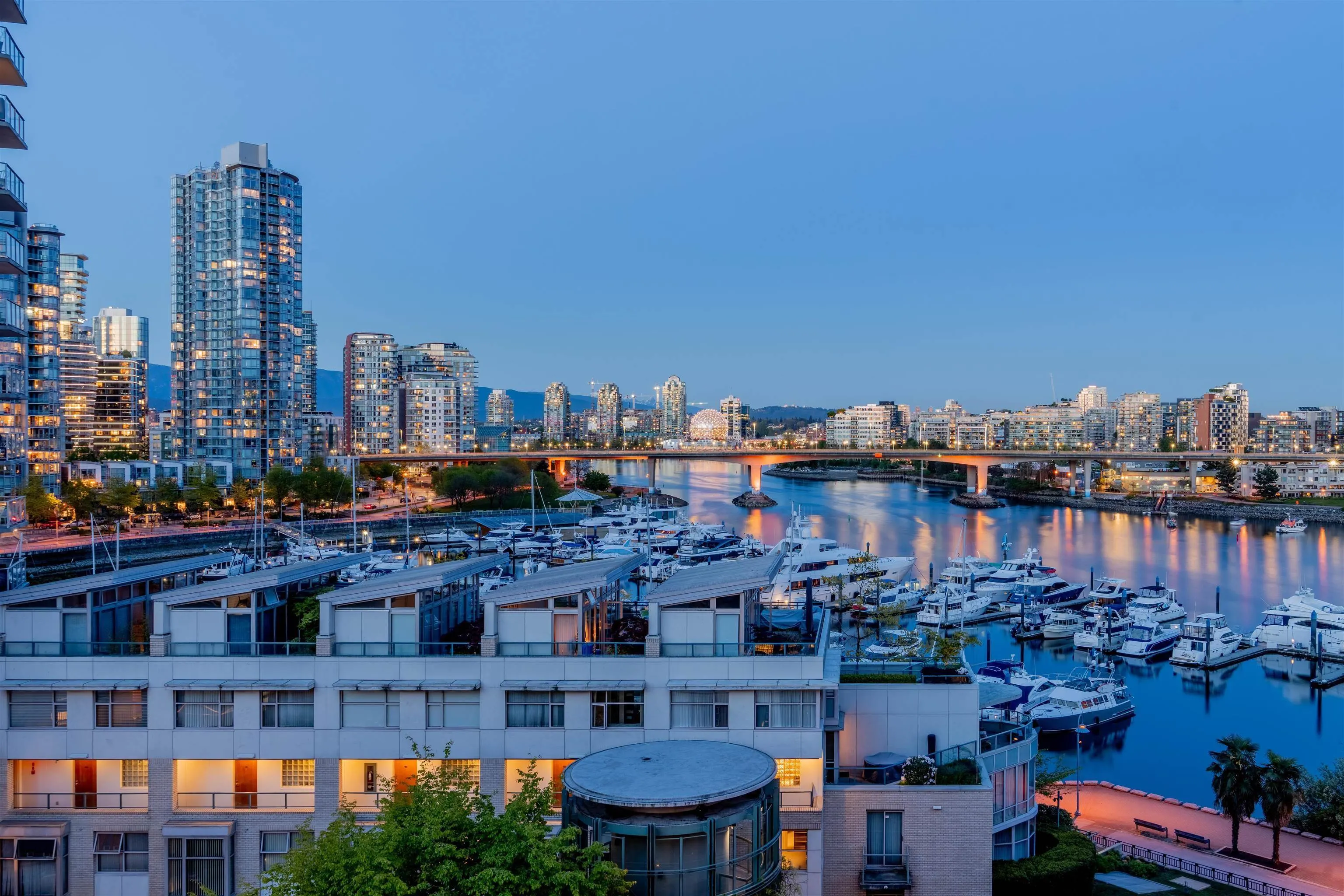 906 1288 Marinaside Crescent