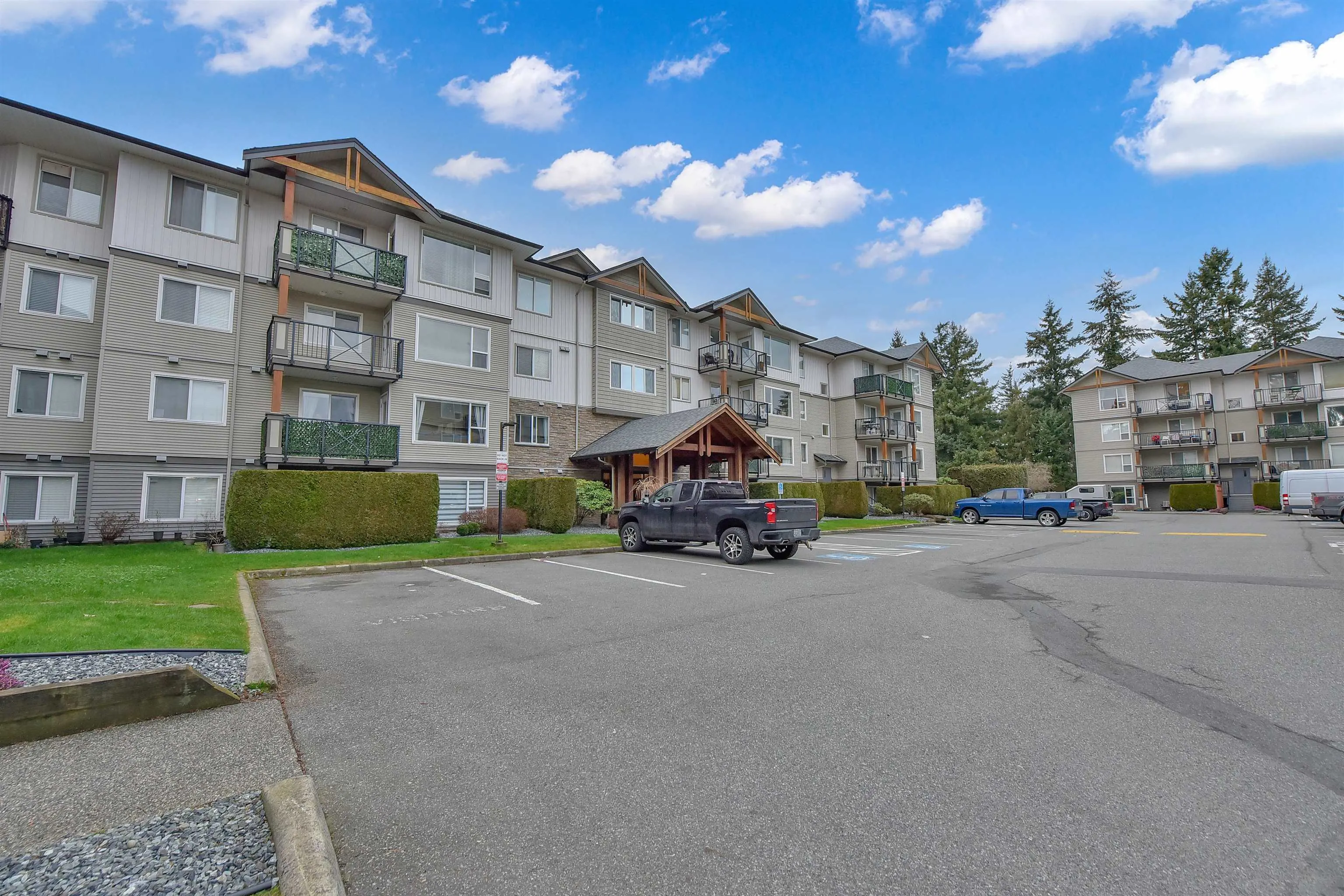 310 2955 Diamond Crescent