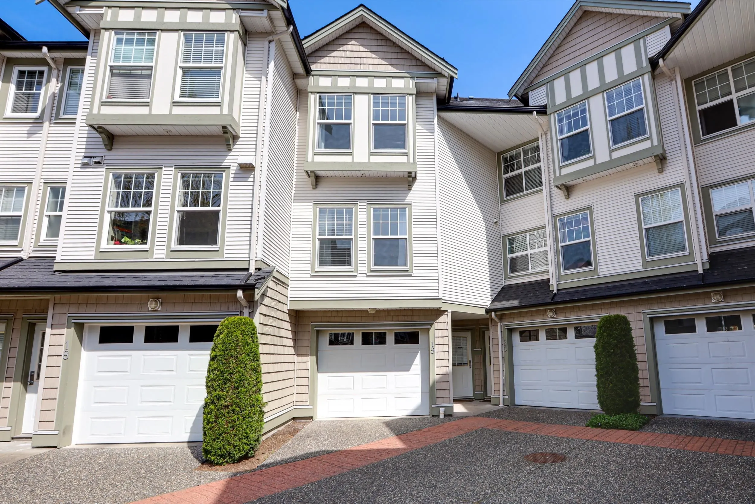 19 8638 159 Street