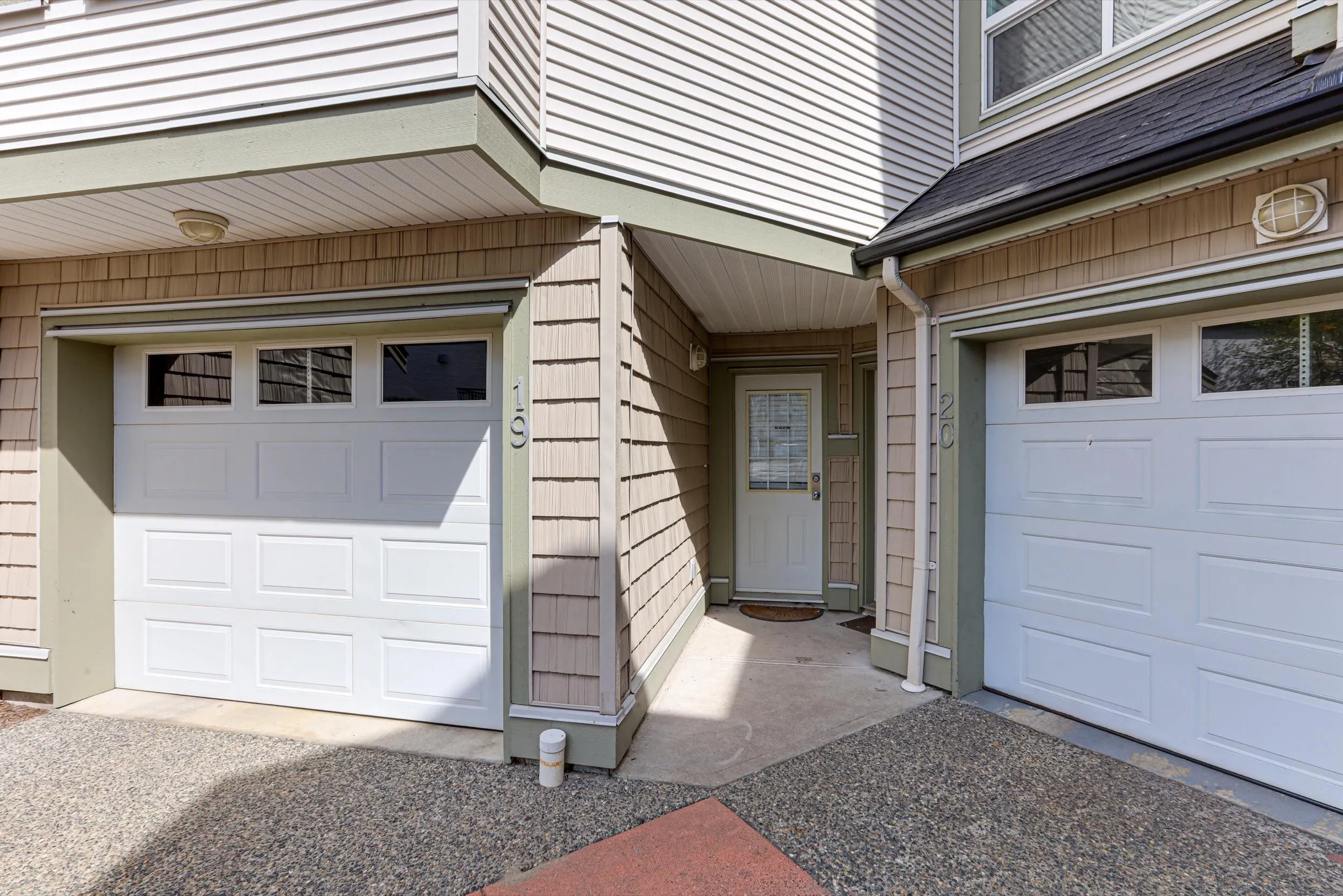 19 8638 159 Street