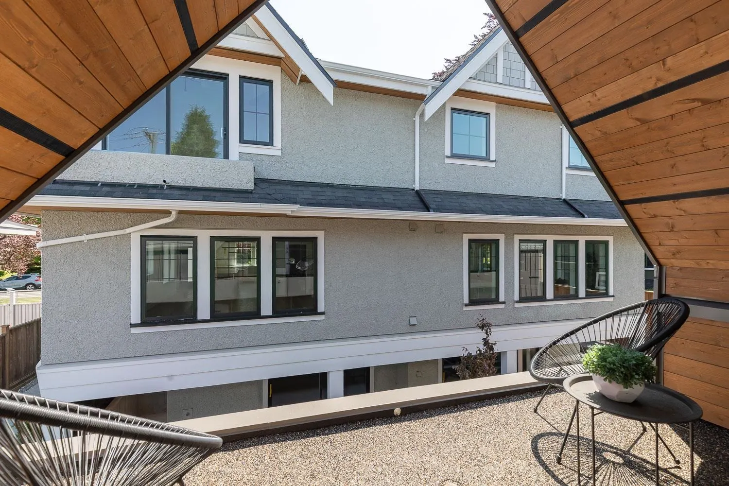 1135 W 33rd Avenue