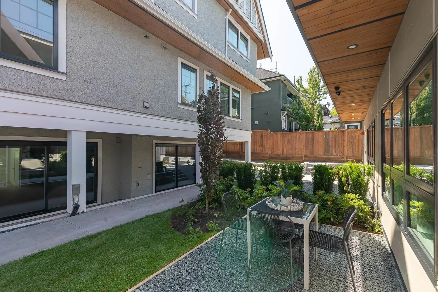 1135 W 33rd Avenue