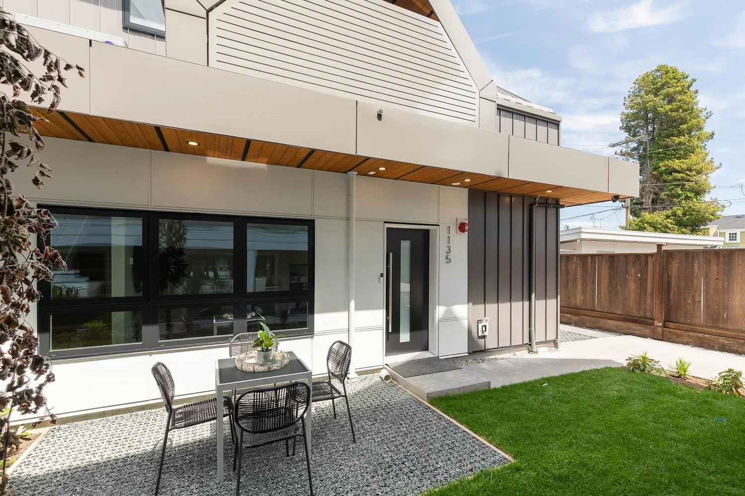 1135 W 33rd Avenue