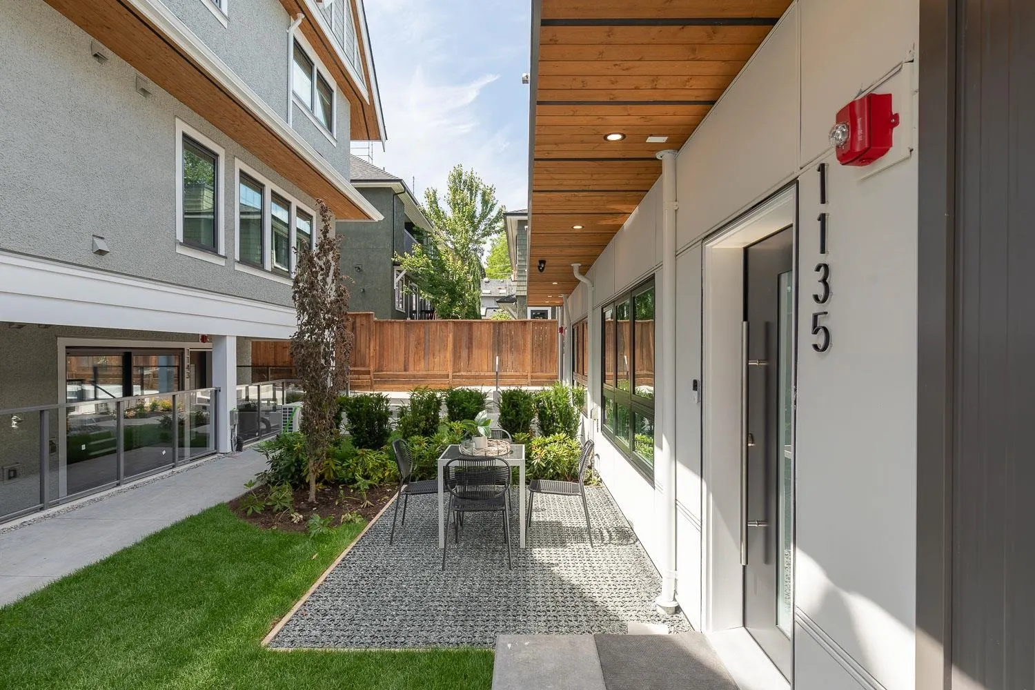 1135 W 33rd Avenue