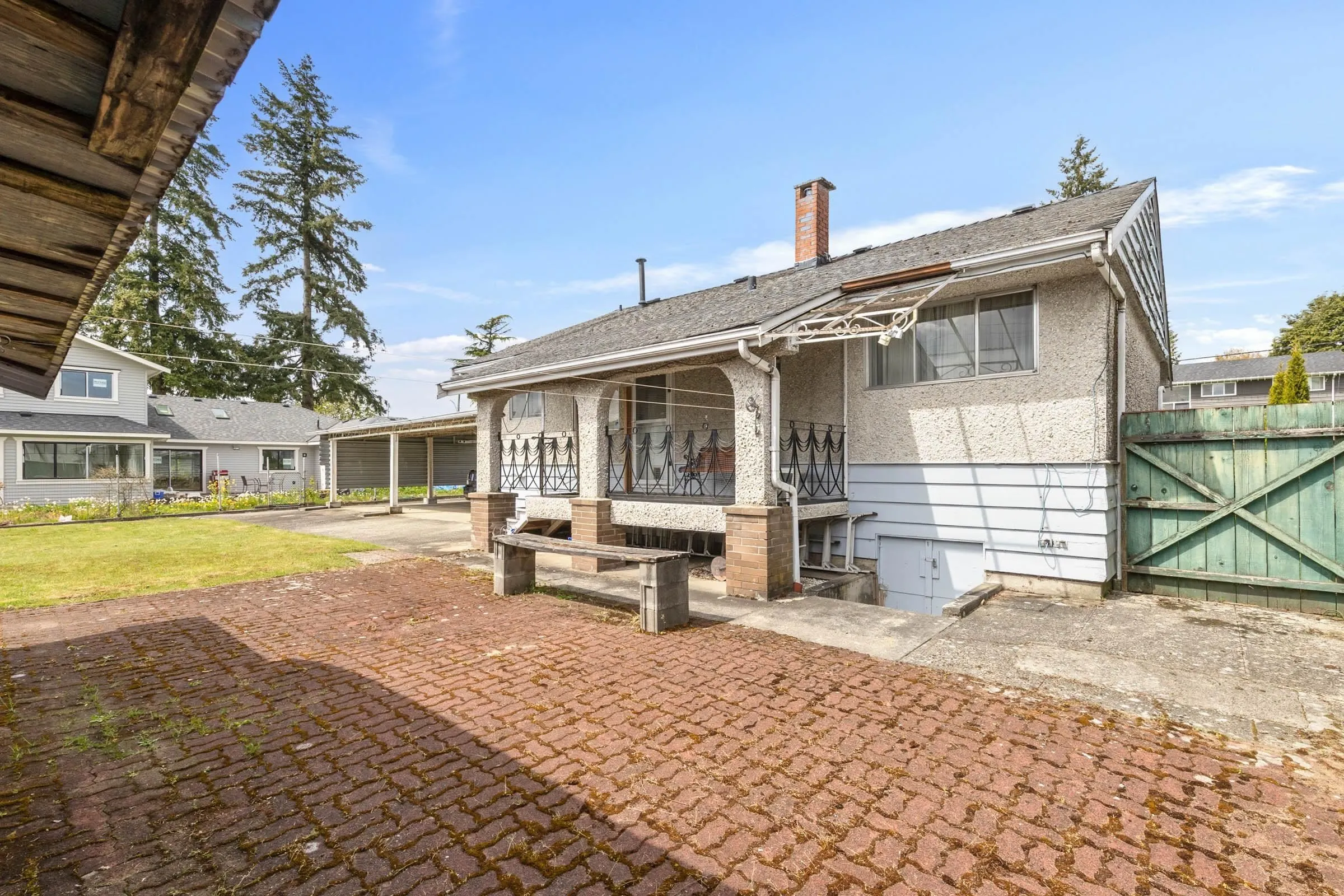 2130 Craigen Avenue