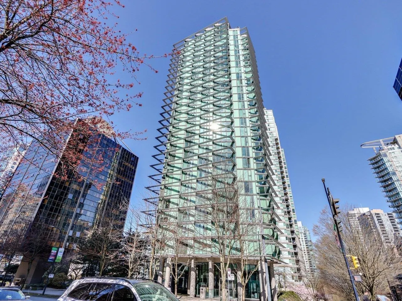 909 1331 W Georgia Street