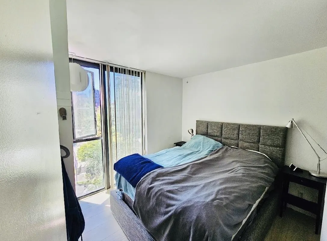 909 1331 W Georgia Street