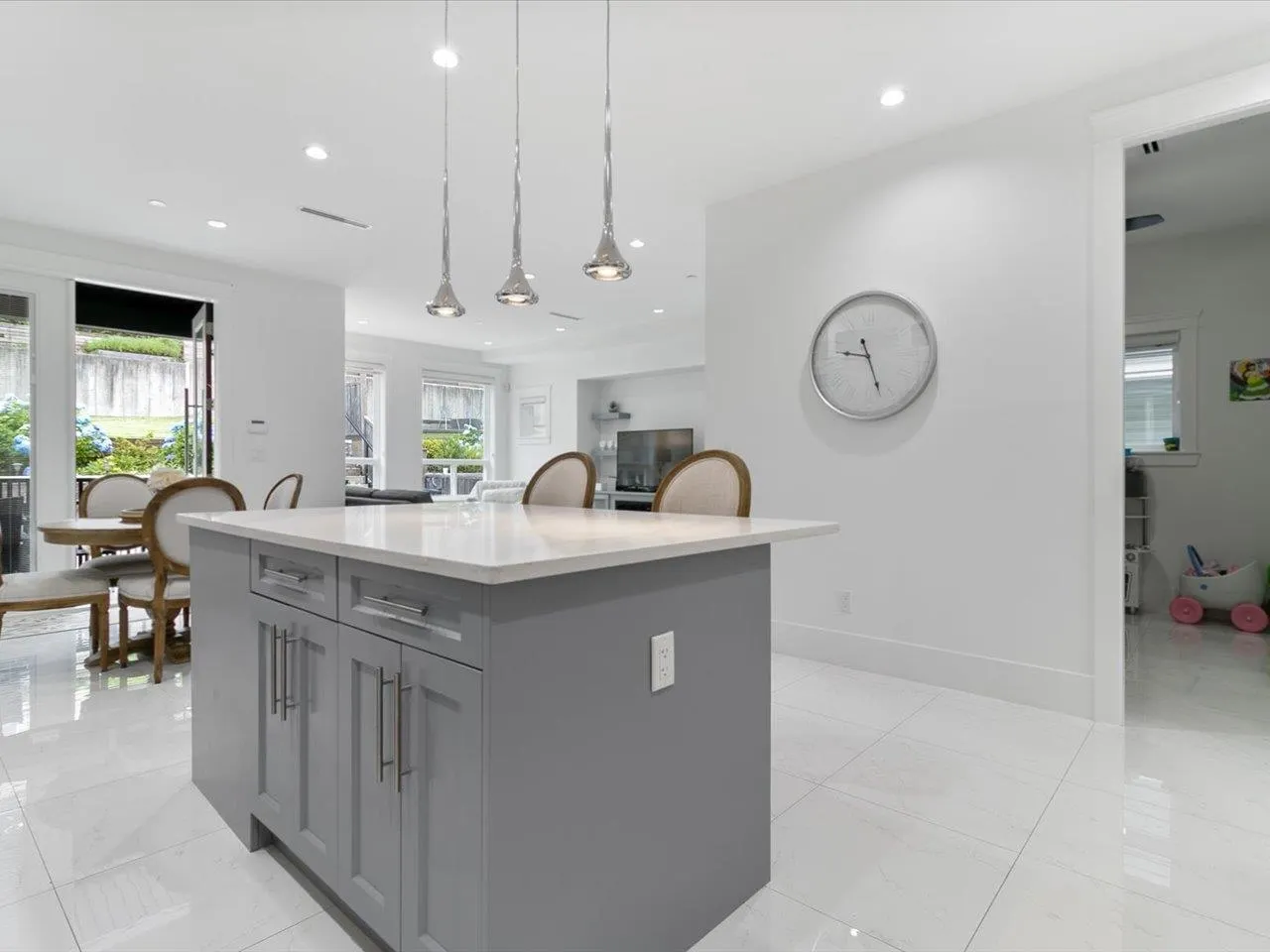1462 Pitt River Road