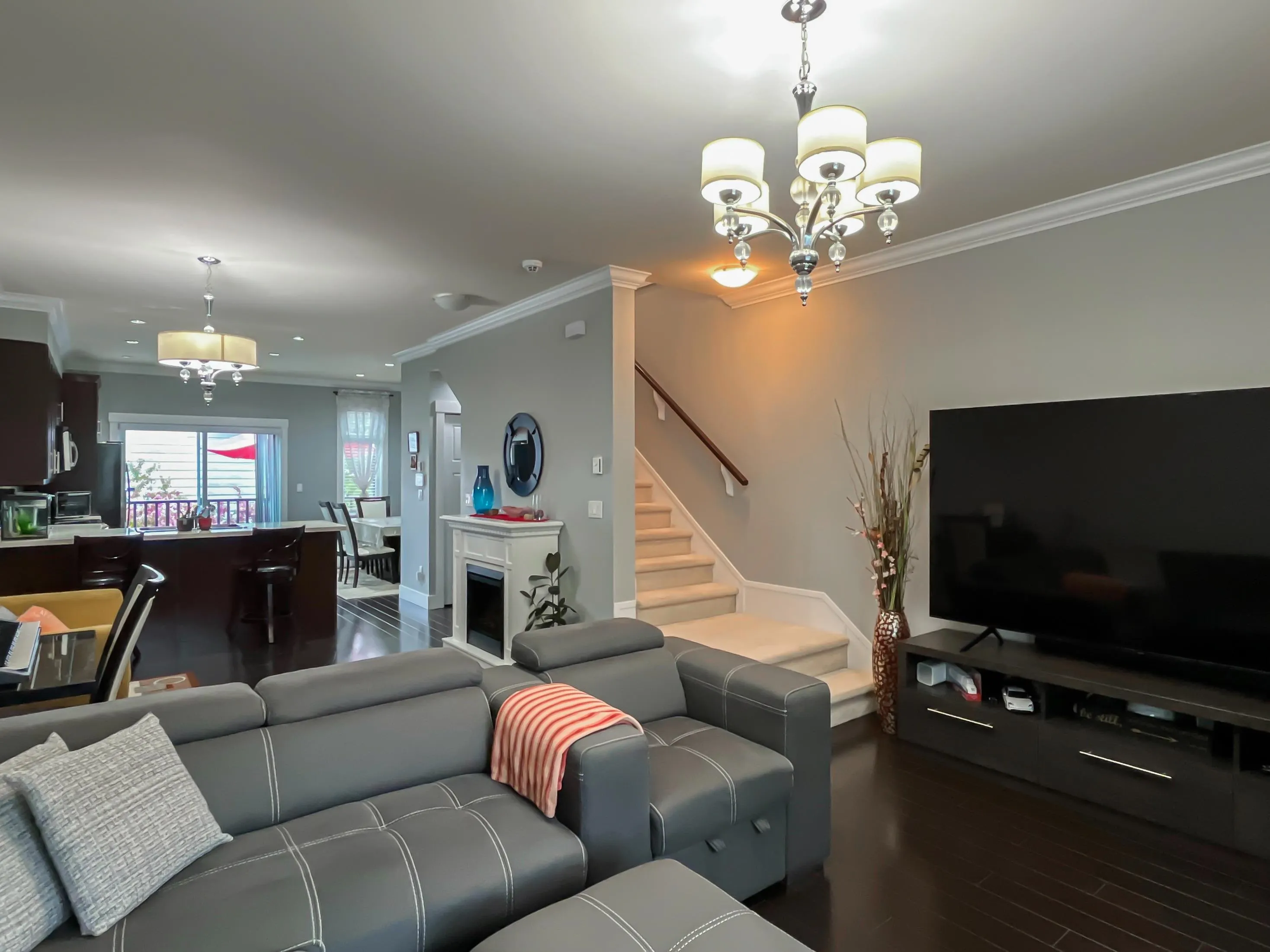 3 8433 164th Street