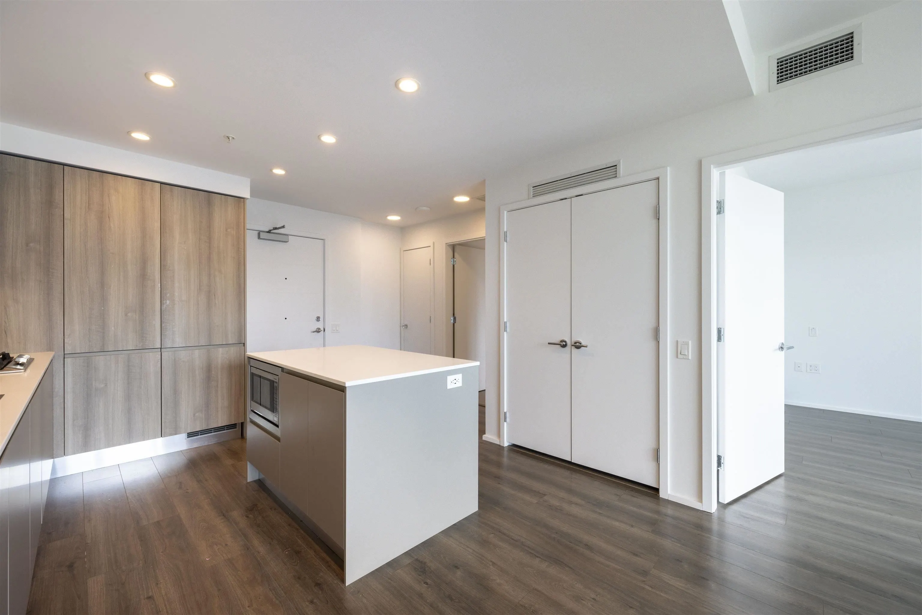 410 3809 Evergreen Place
