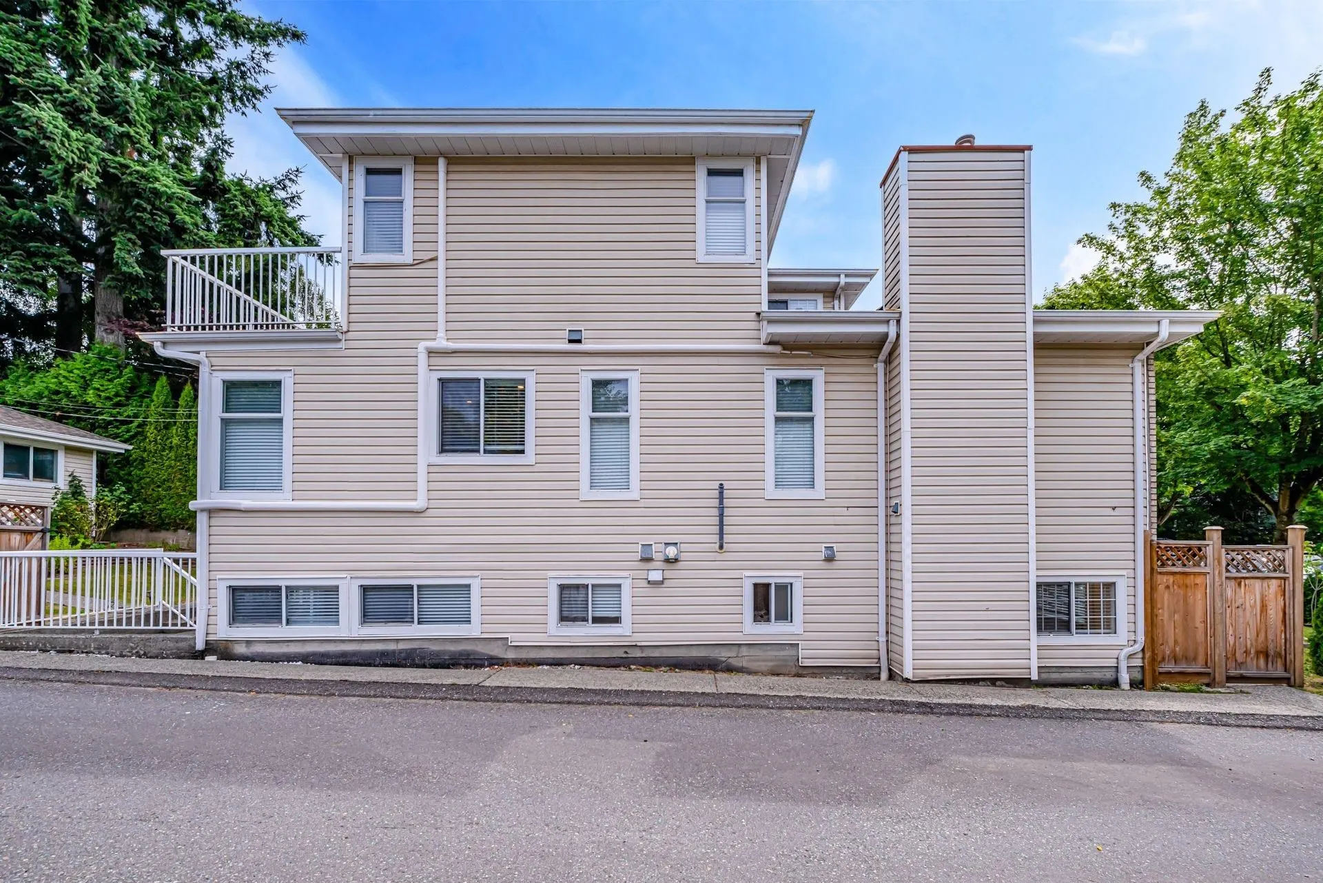 333 E 48th Avenue