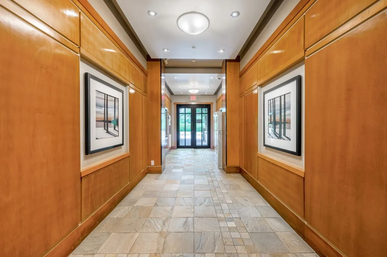 302 2388 Western Parkway