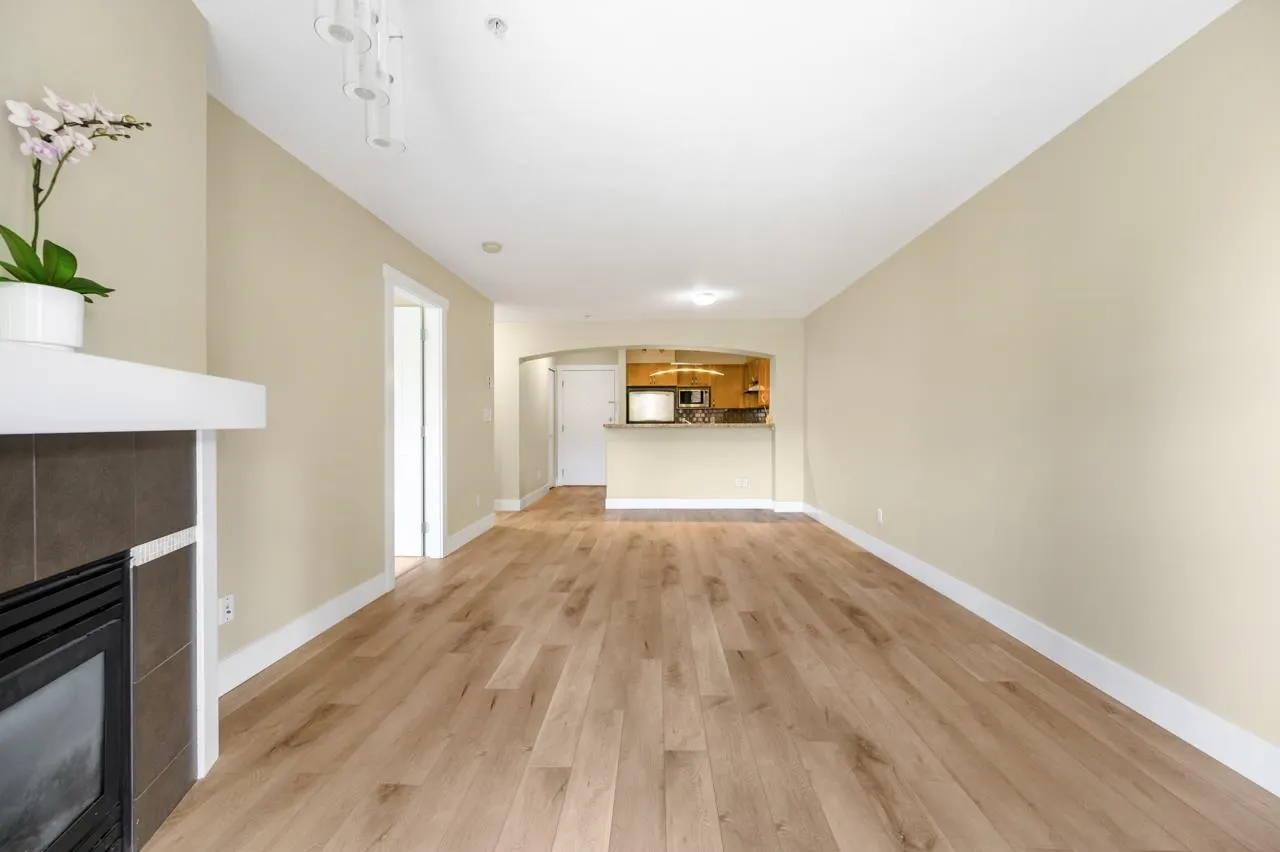 302 2388 Western Parkway