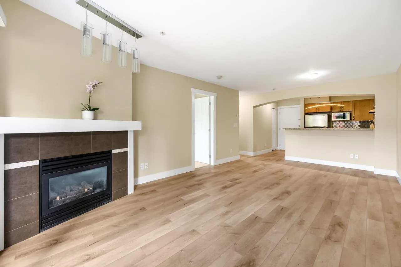 302 2388 Western Parkway