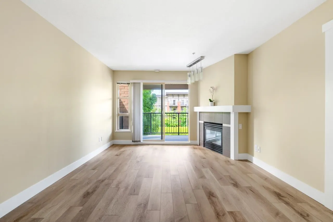 302 2388 Western Parkway
