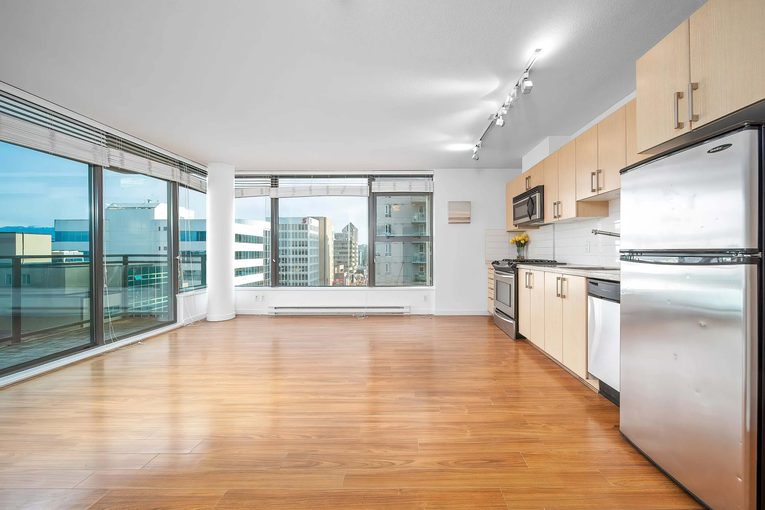 708 1068 W Broadway