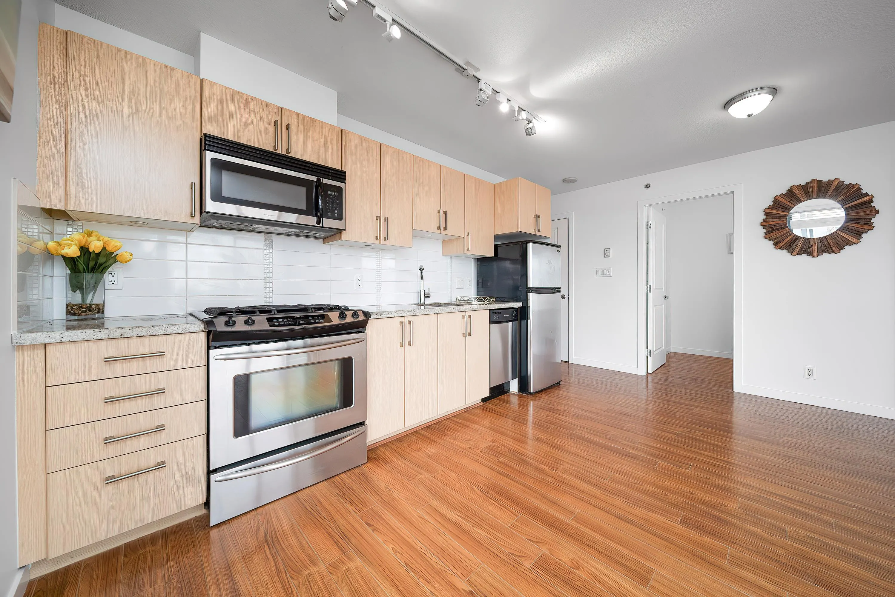 708 1068 W Broadway
