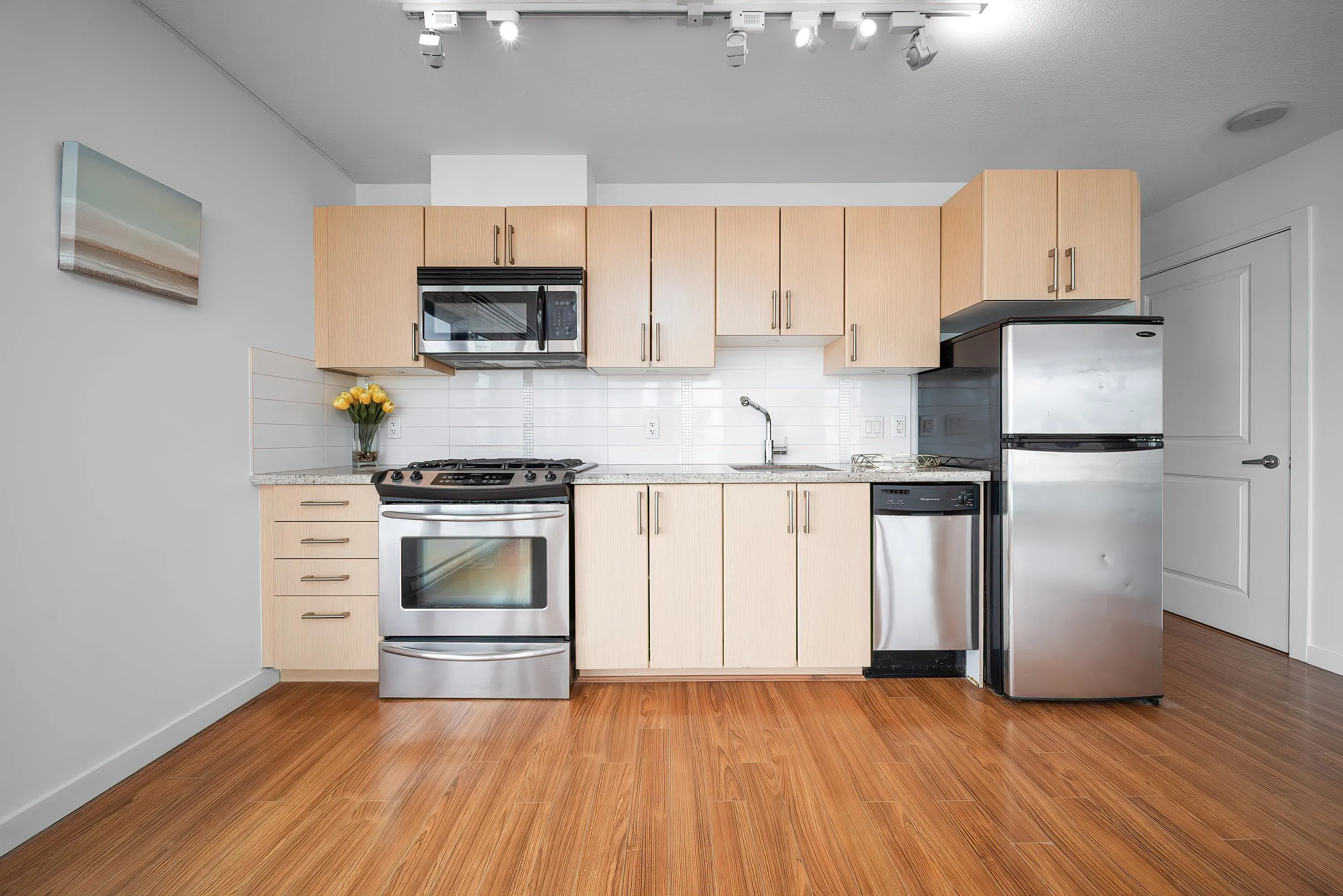 708 1068 W Broadway