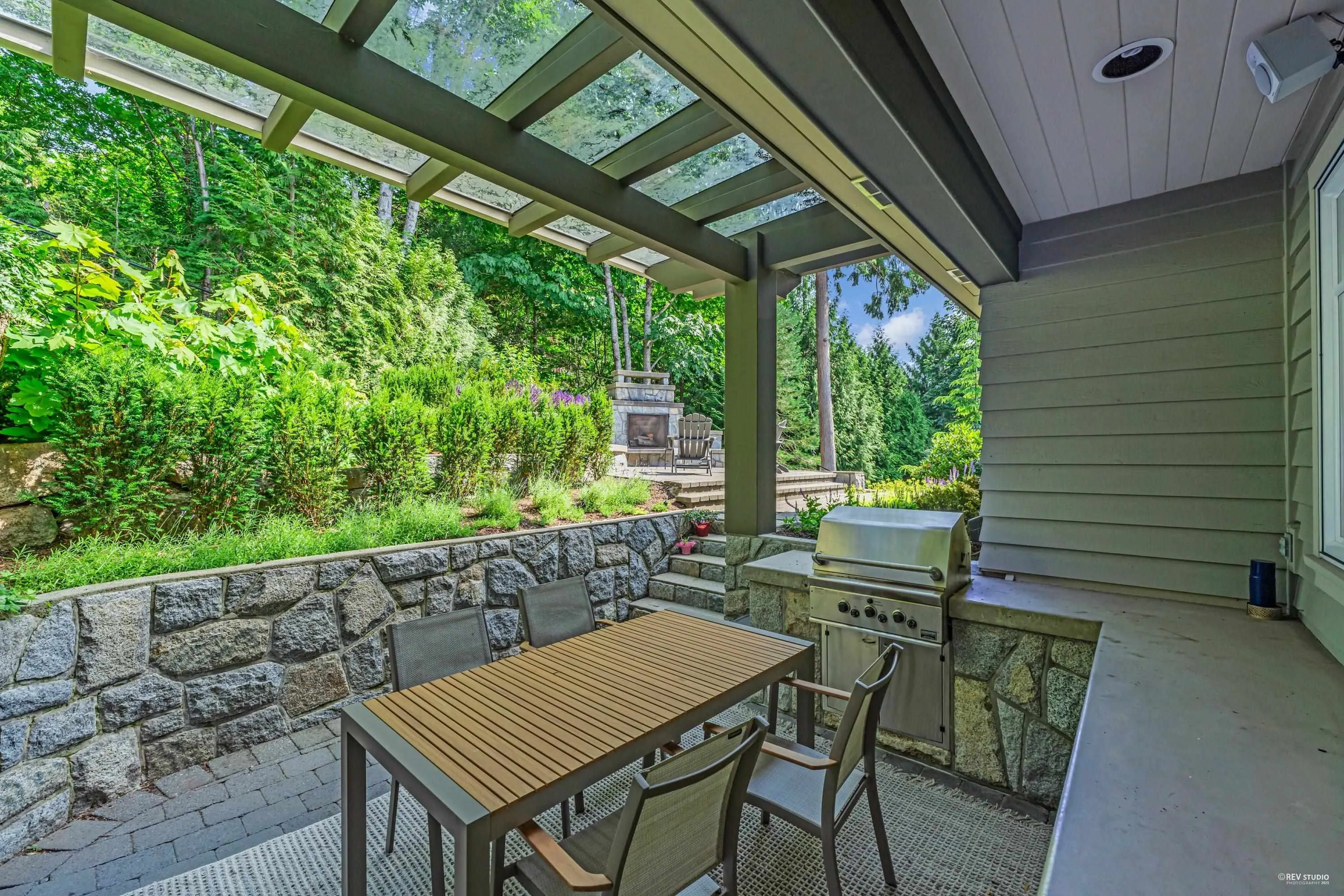 4513 Caulfeild Lane