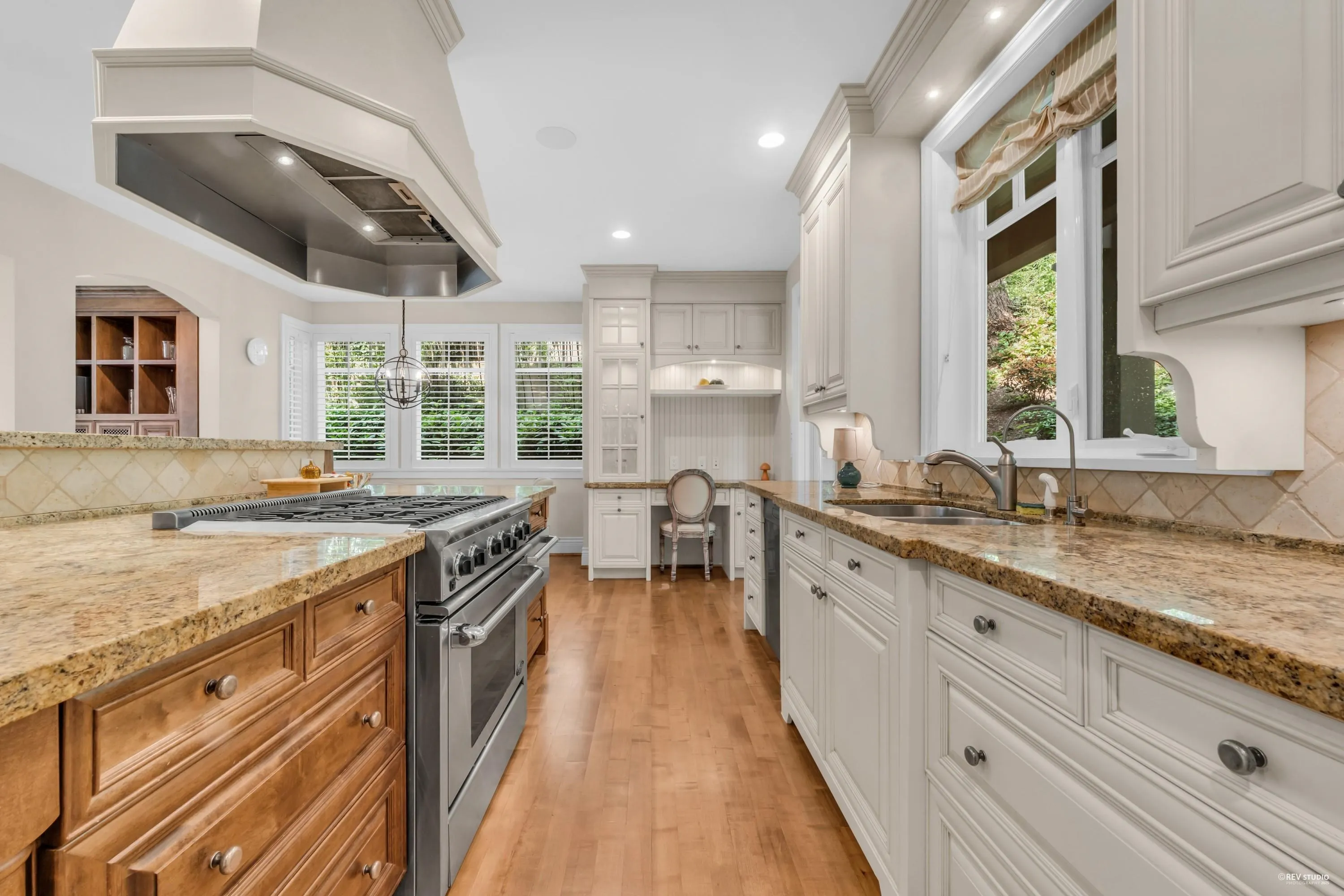 4513 Caulfeild Lane