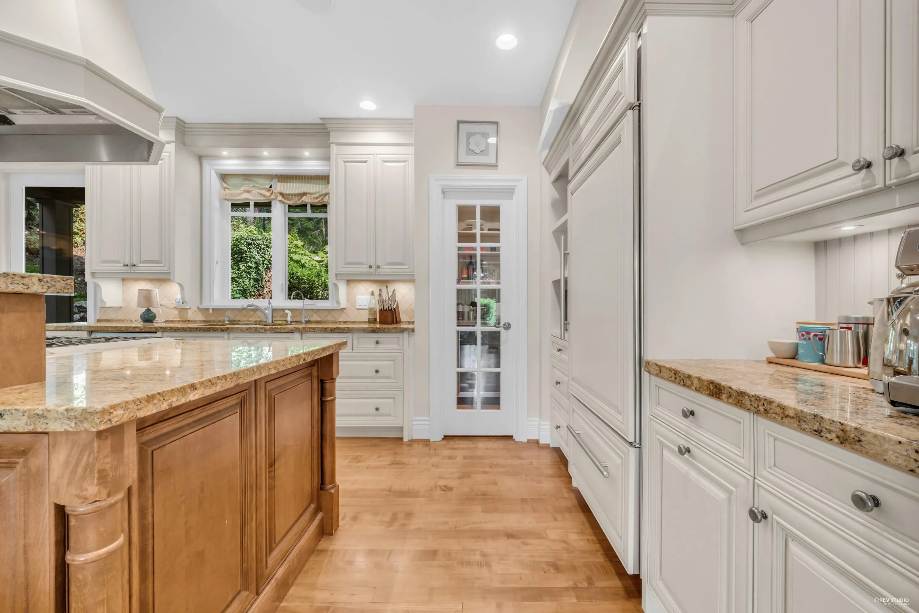 4513 Caulfeild Lane