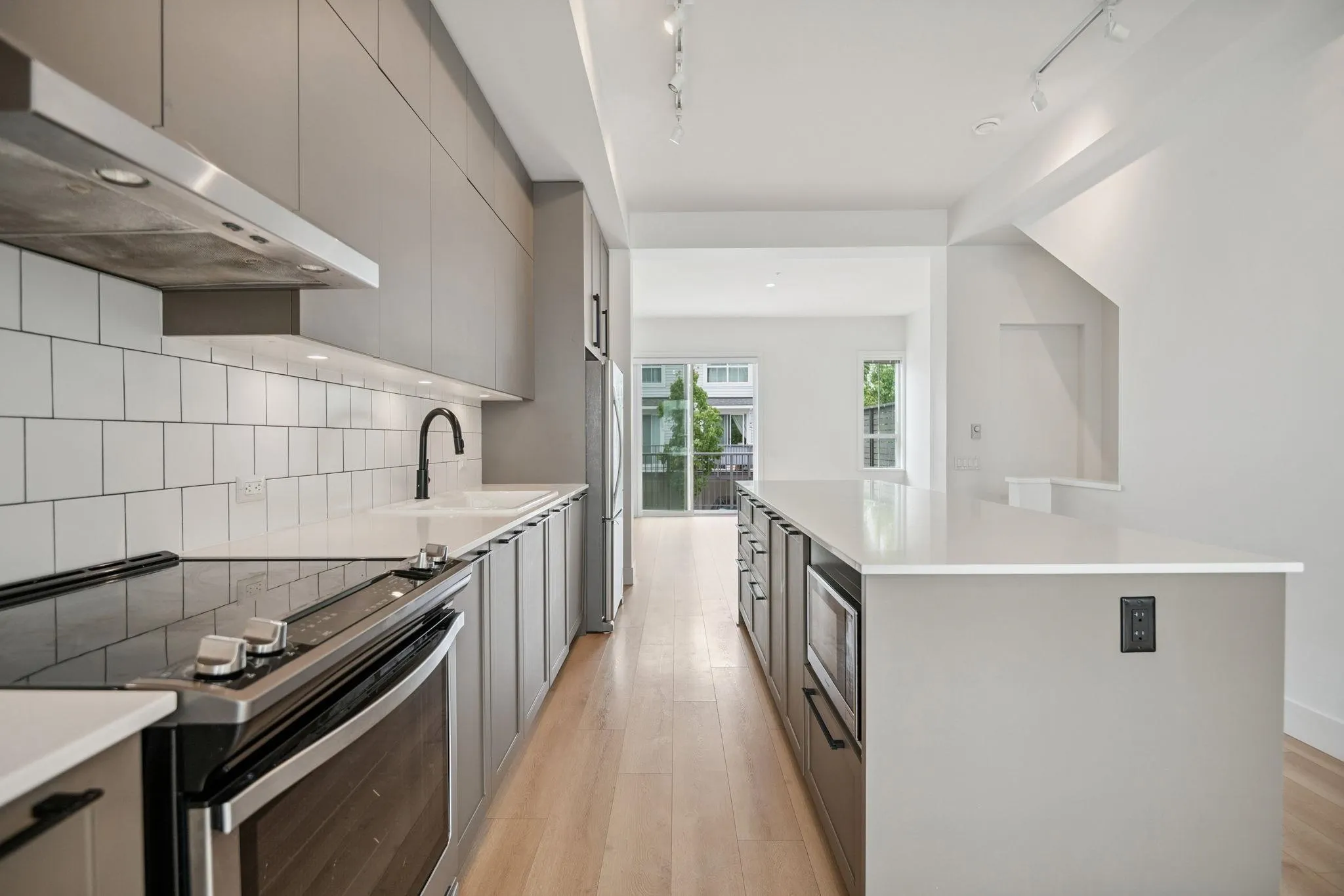 68 4638 Orca Way