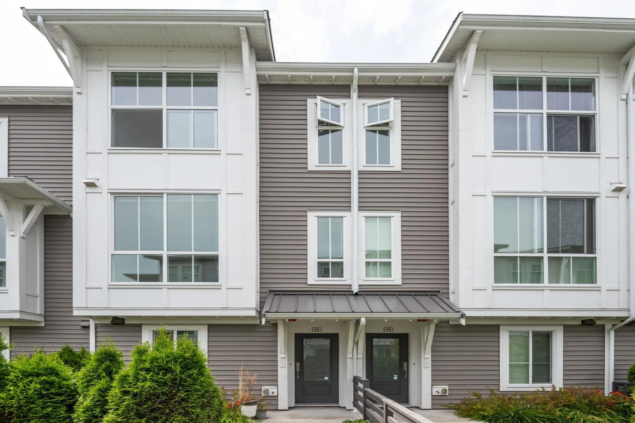 68 4638 Orca Way