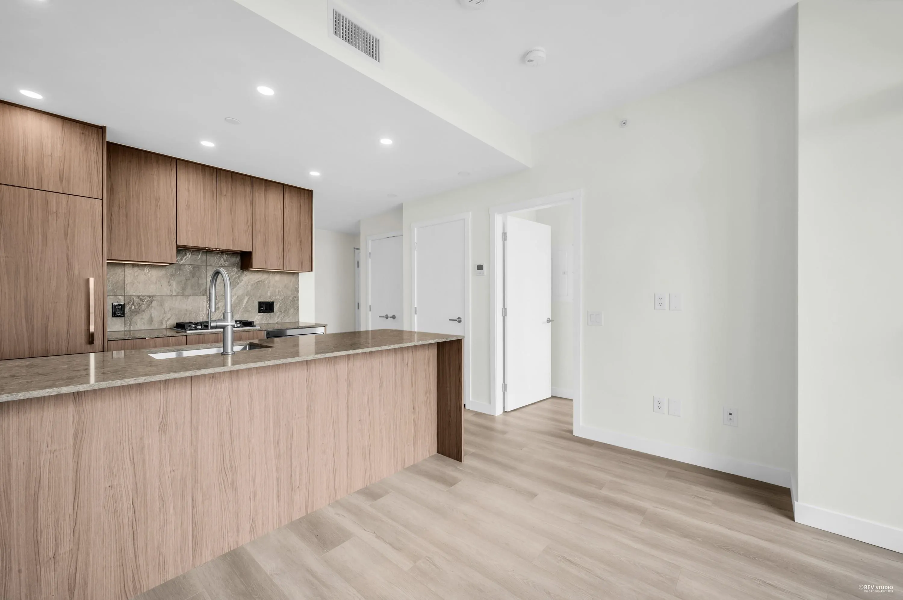 1608 626 Claremont Street