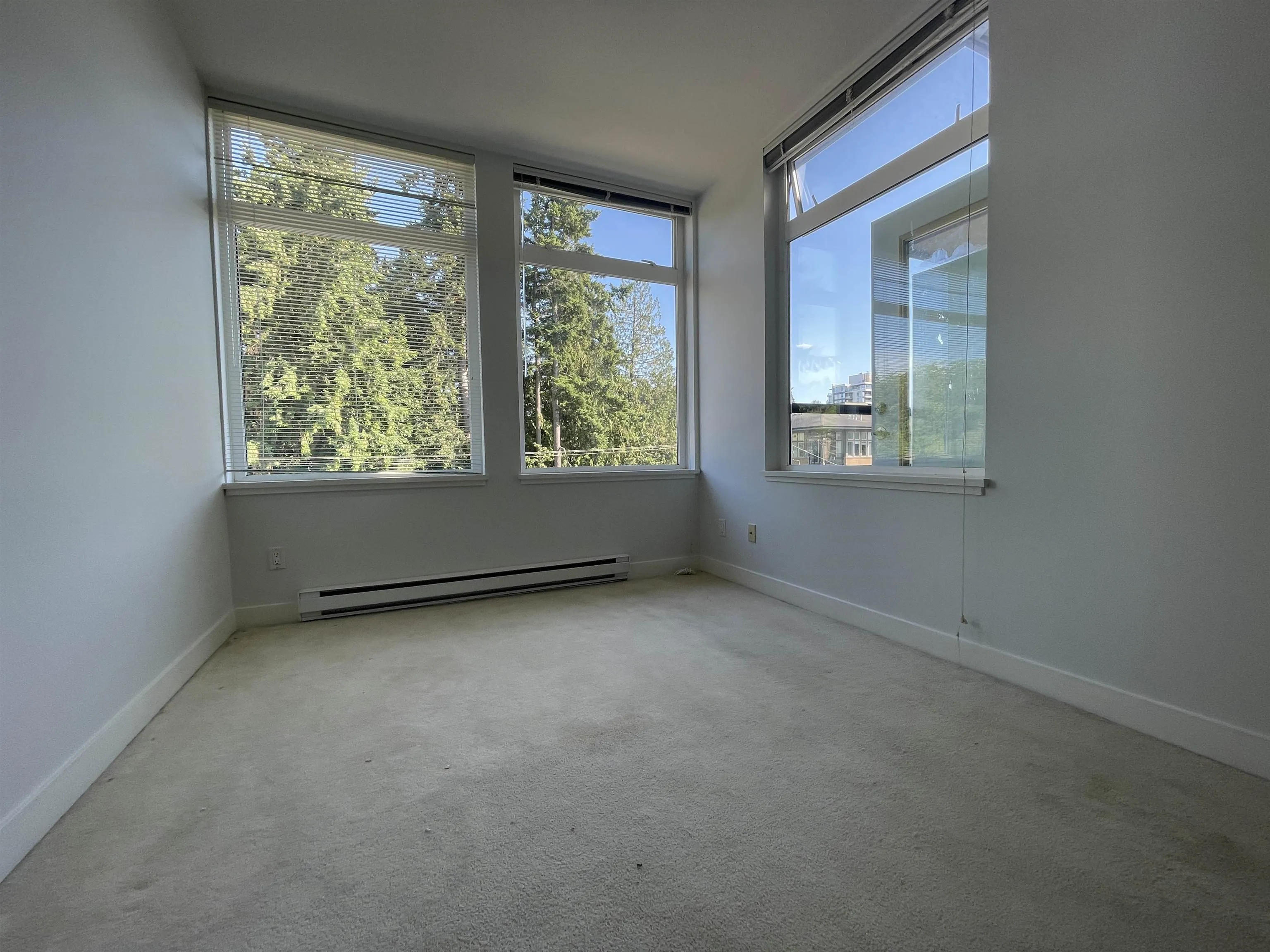 406 5692 Kings Road