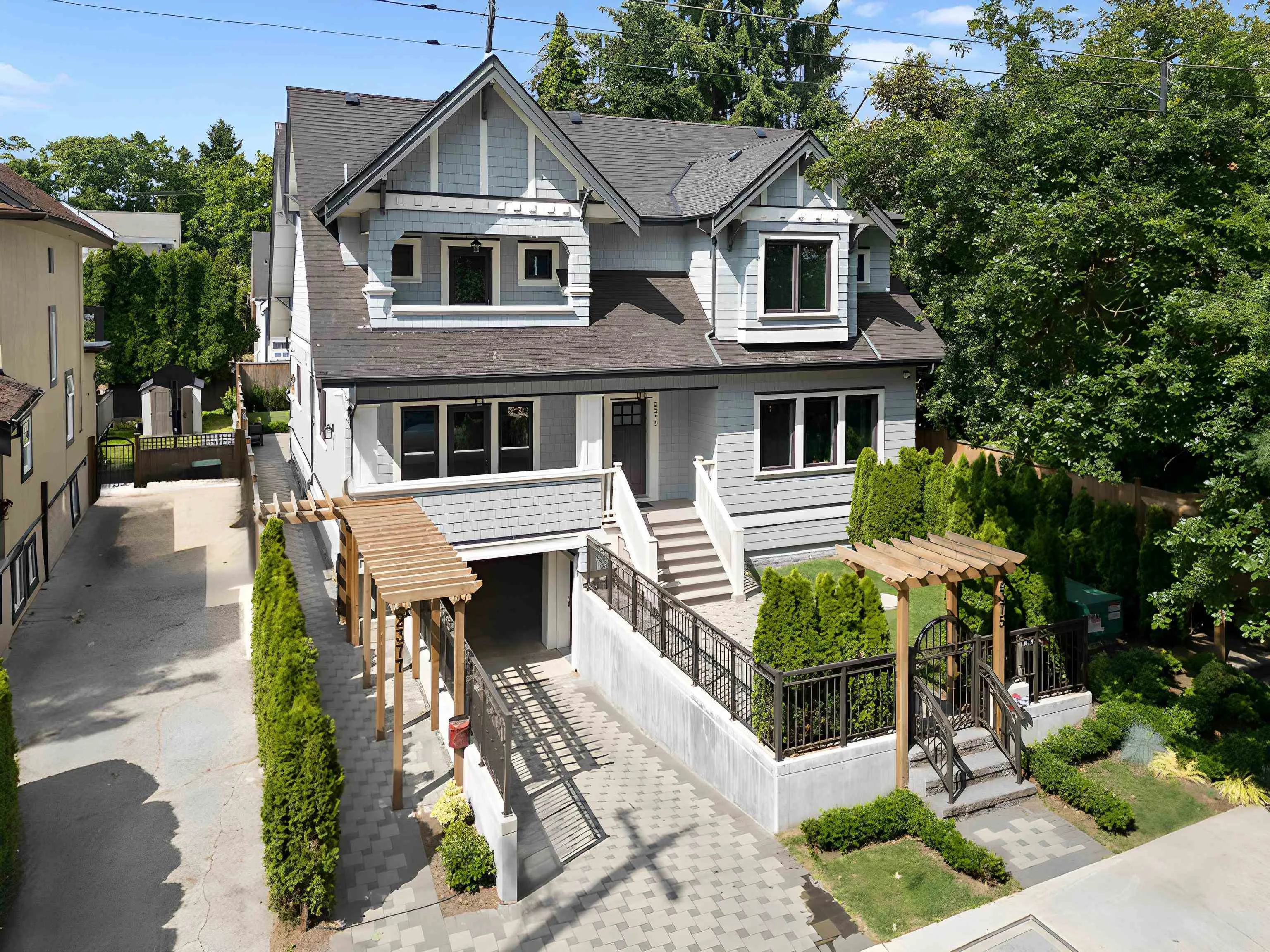 2377 W 7th Avenue