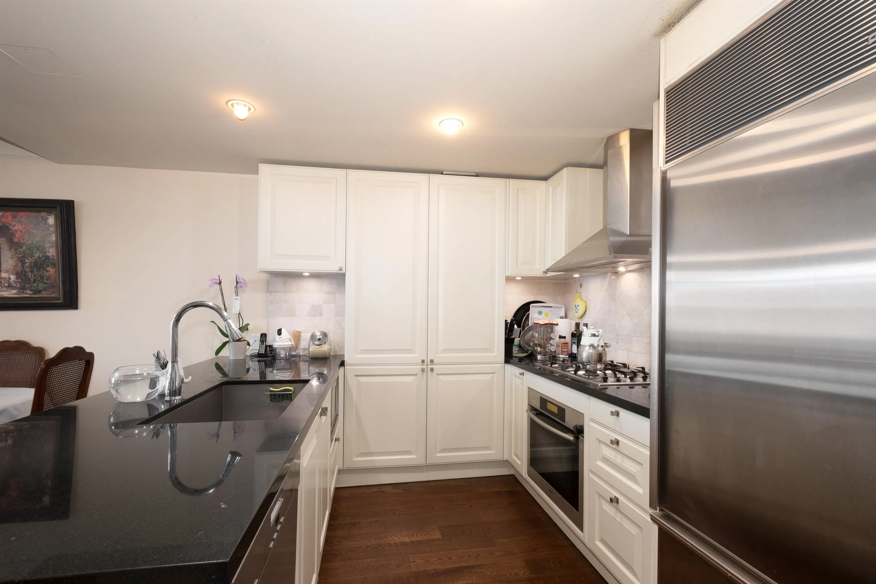 300 533 Waters Edge Crescent