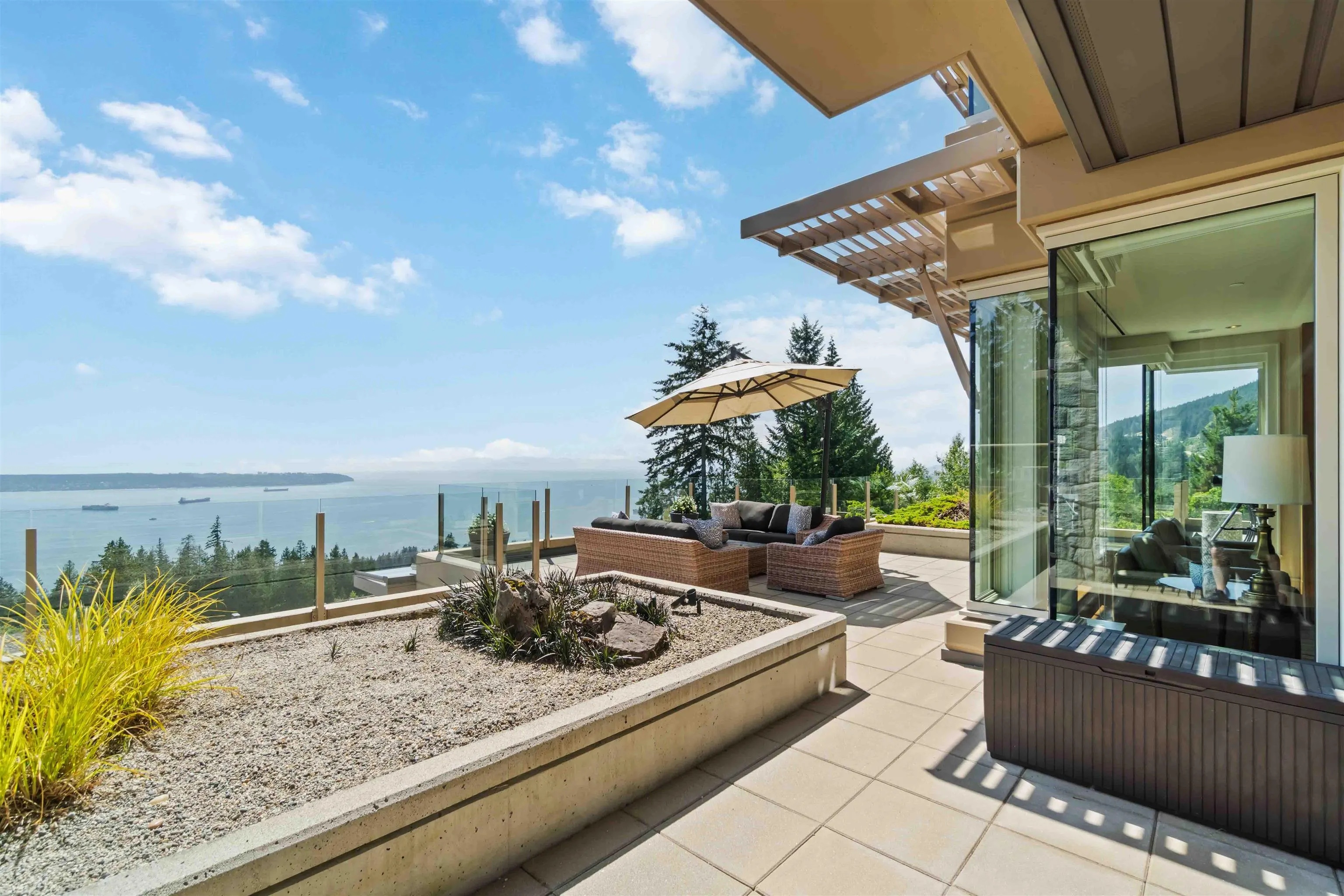 304 2535 Garden Court