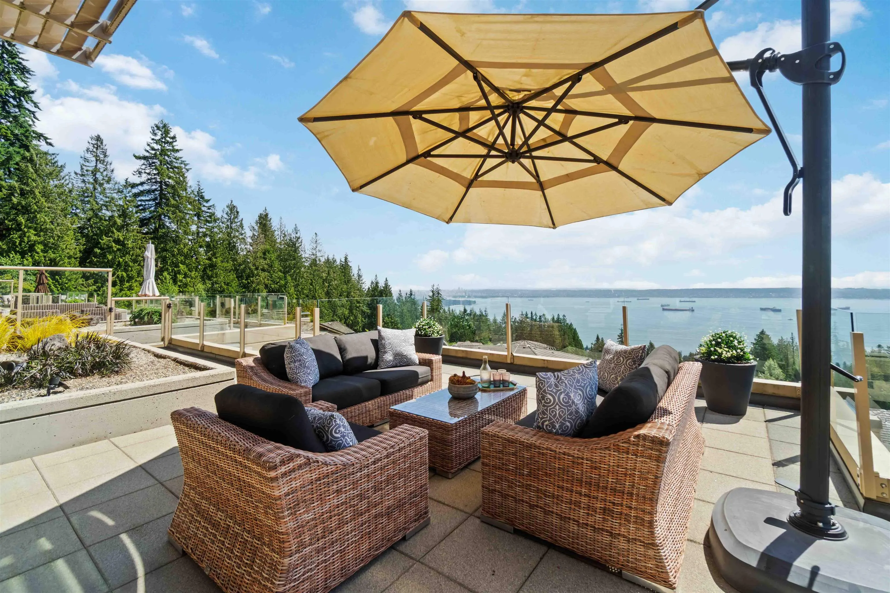 304 2535 Garden Court