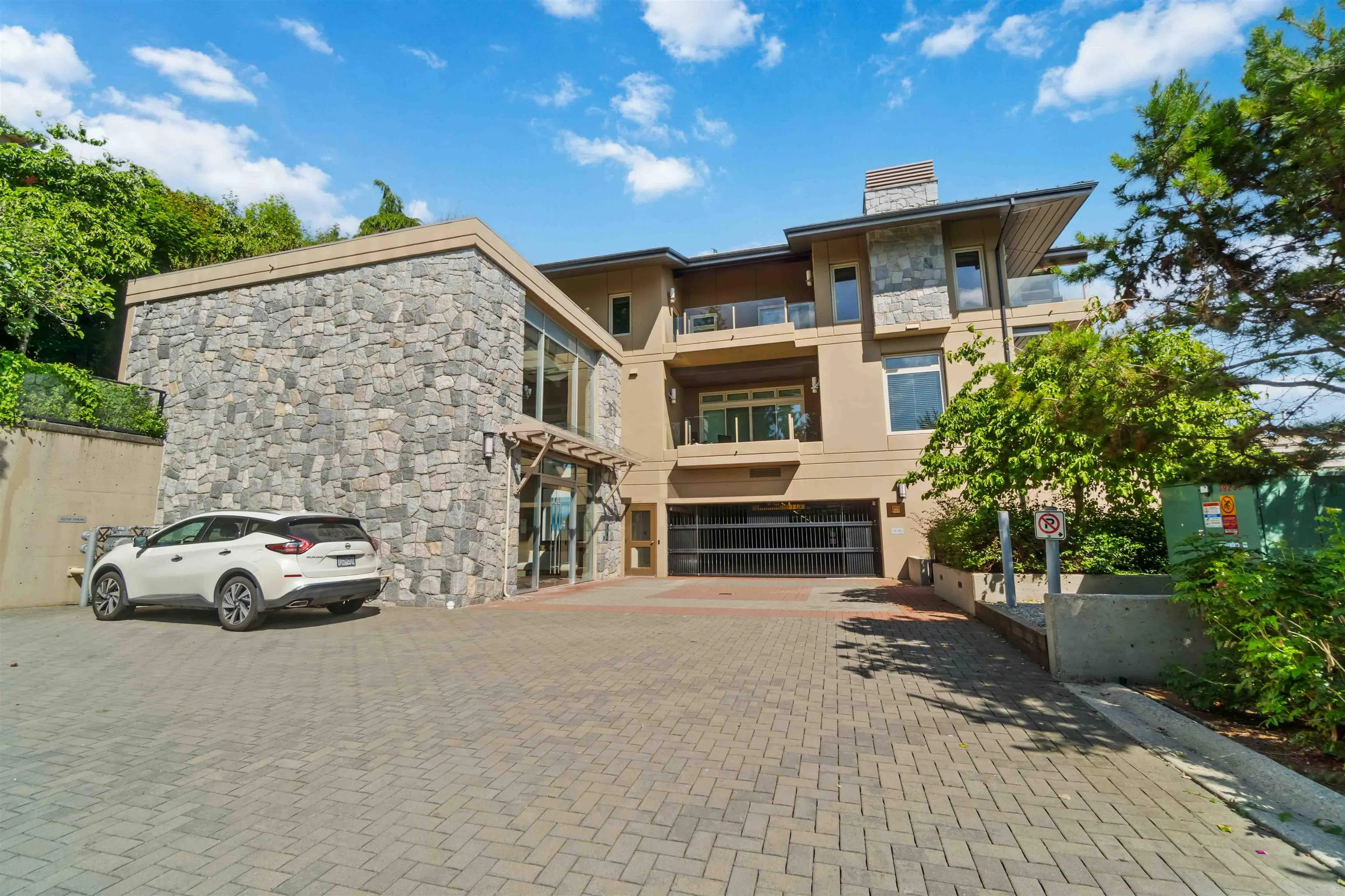 304 2535 Garden Court