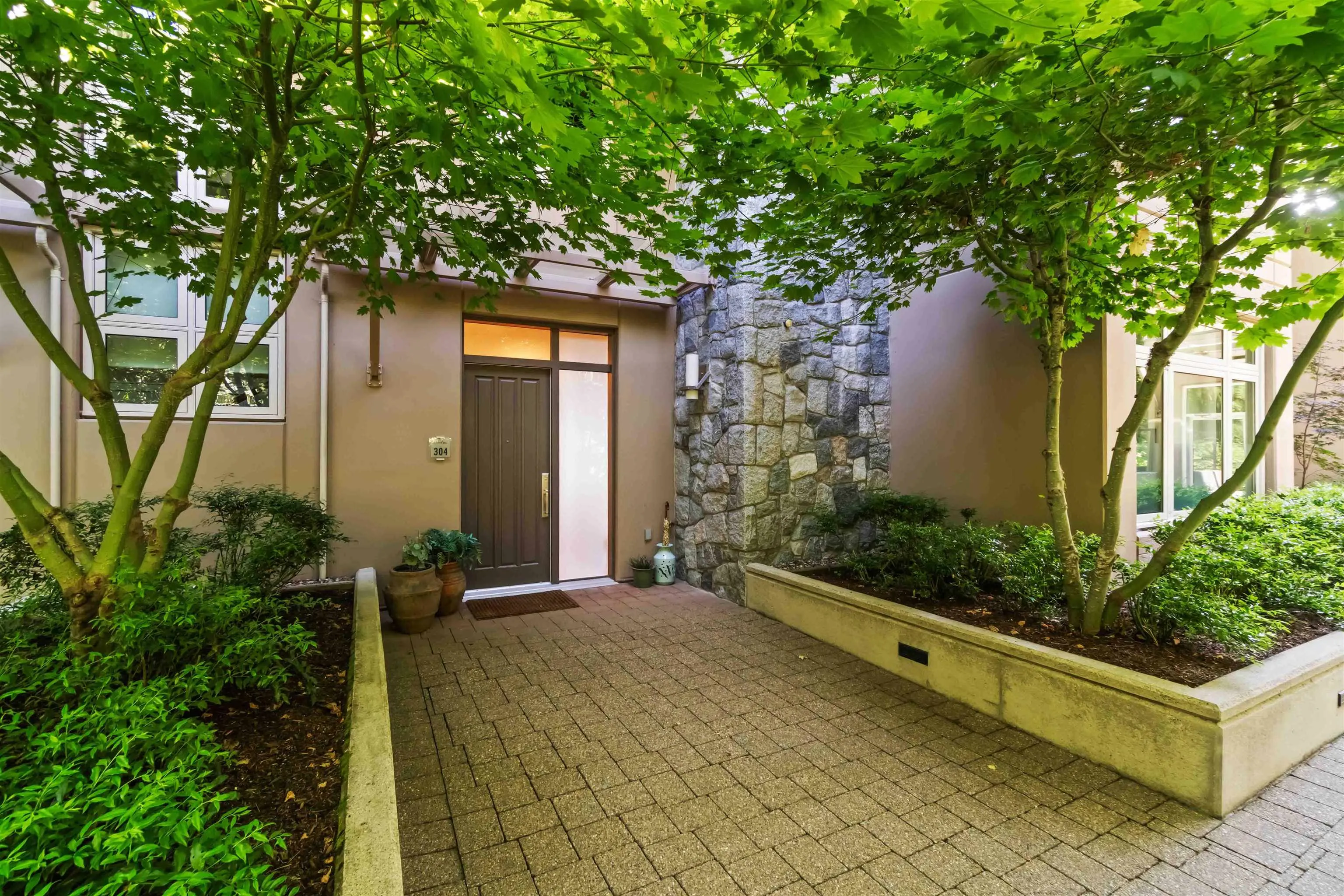 304 2535 Garden Court