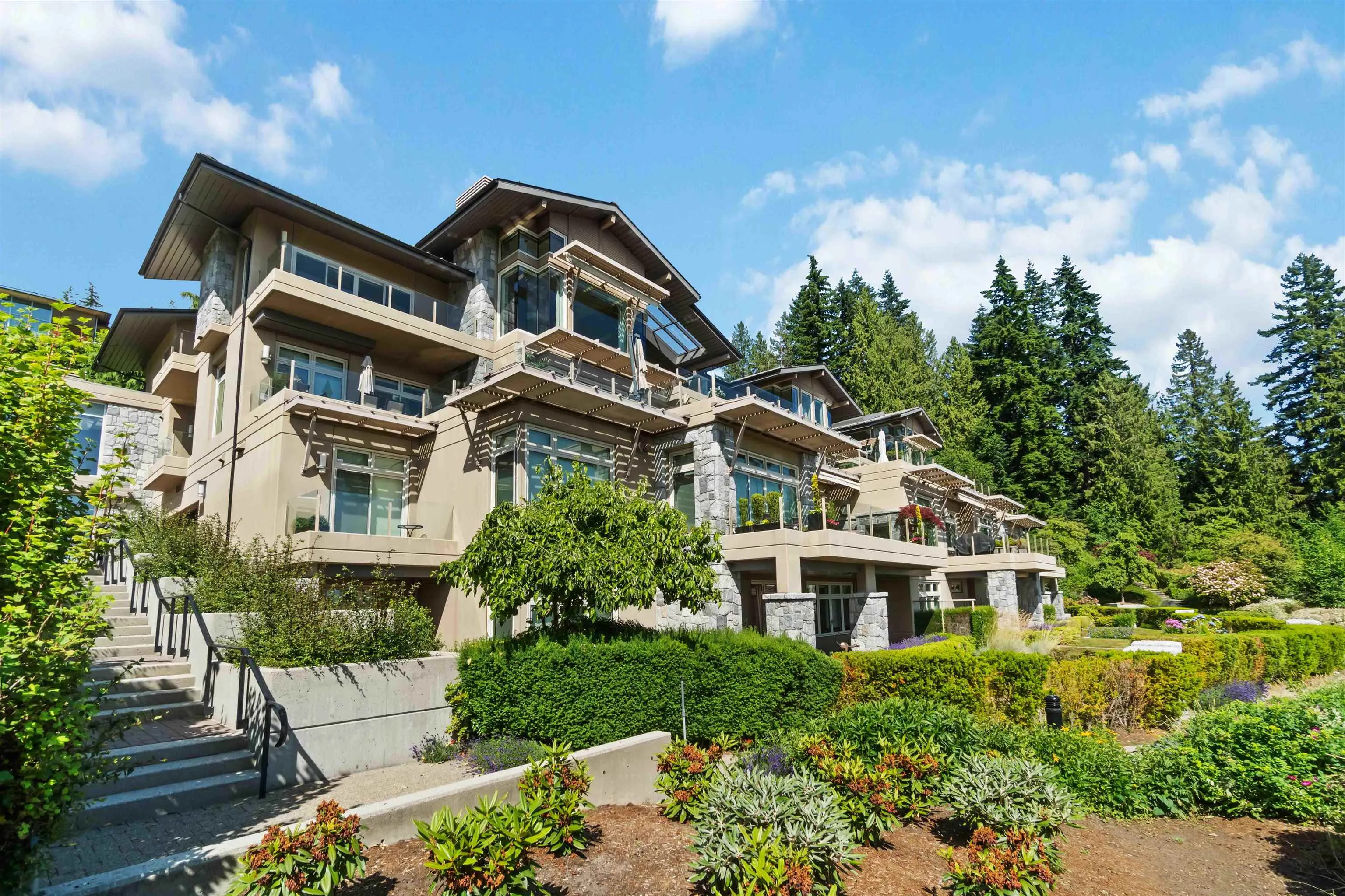 304 2535 Garden Court